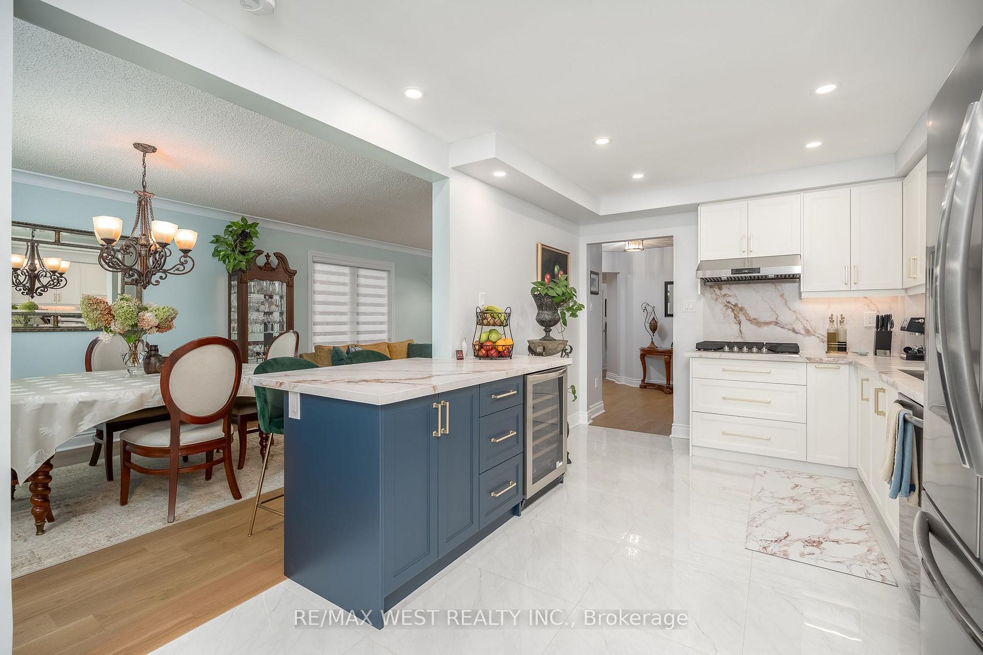 Photo 17 of 1246 Old Oak Drive, Oakville, West Oak Trails — HOMEH