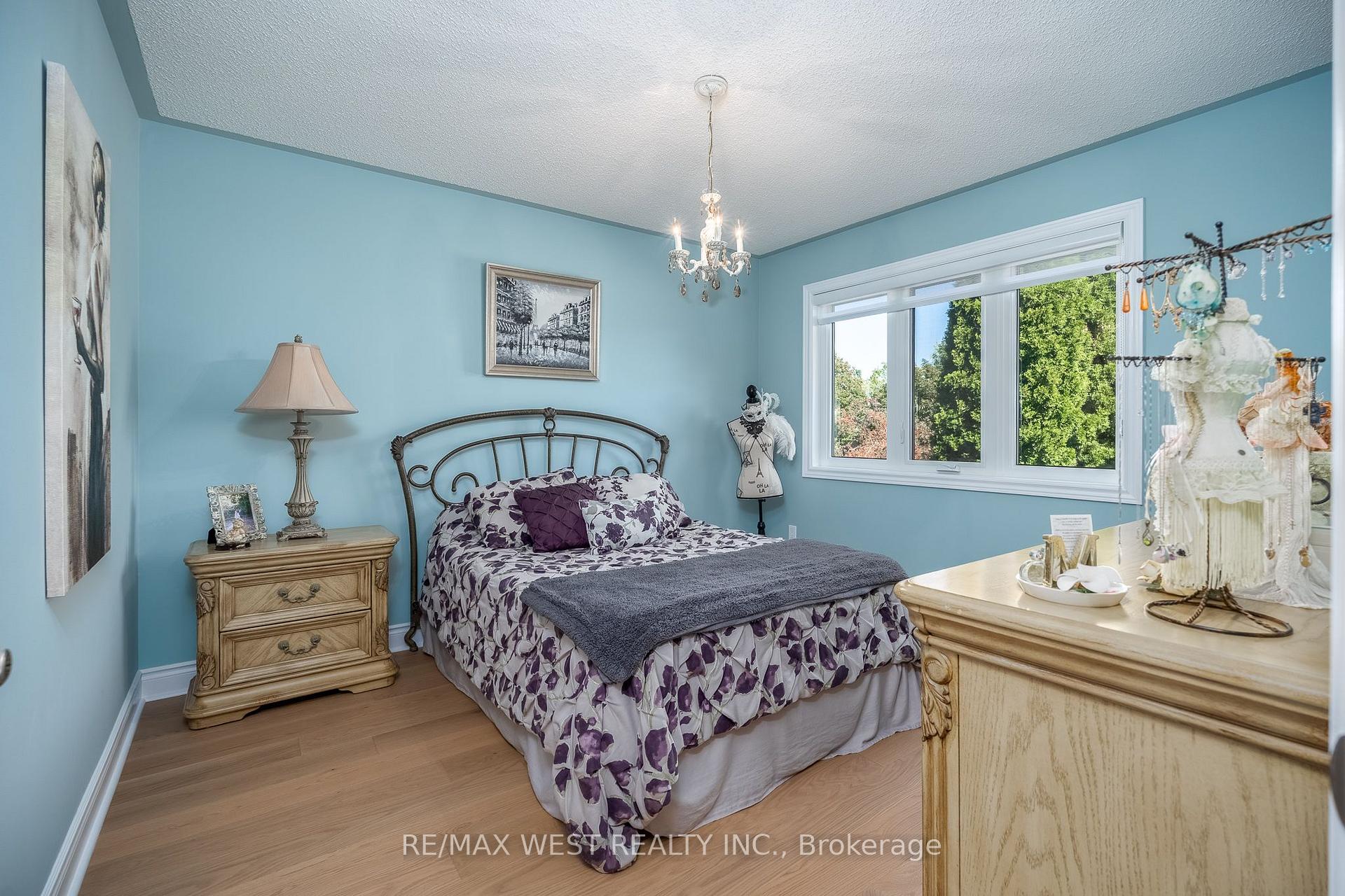 Photo 24 of 1246 Old Oak Drive, Oakville, West Oak Trails — HOMEH