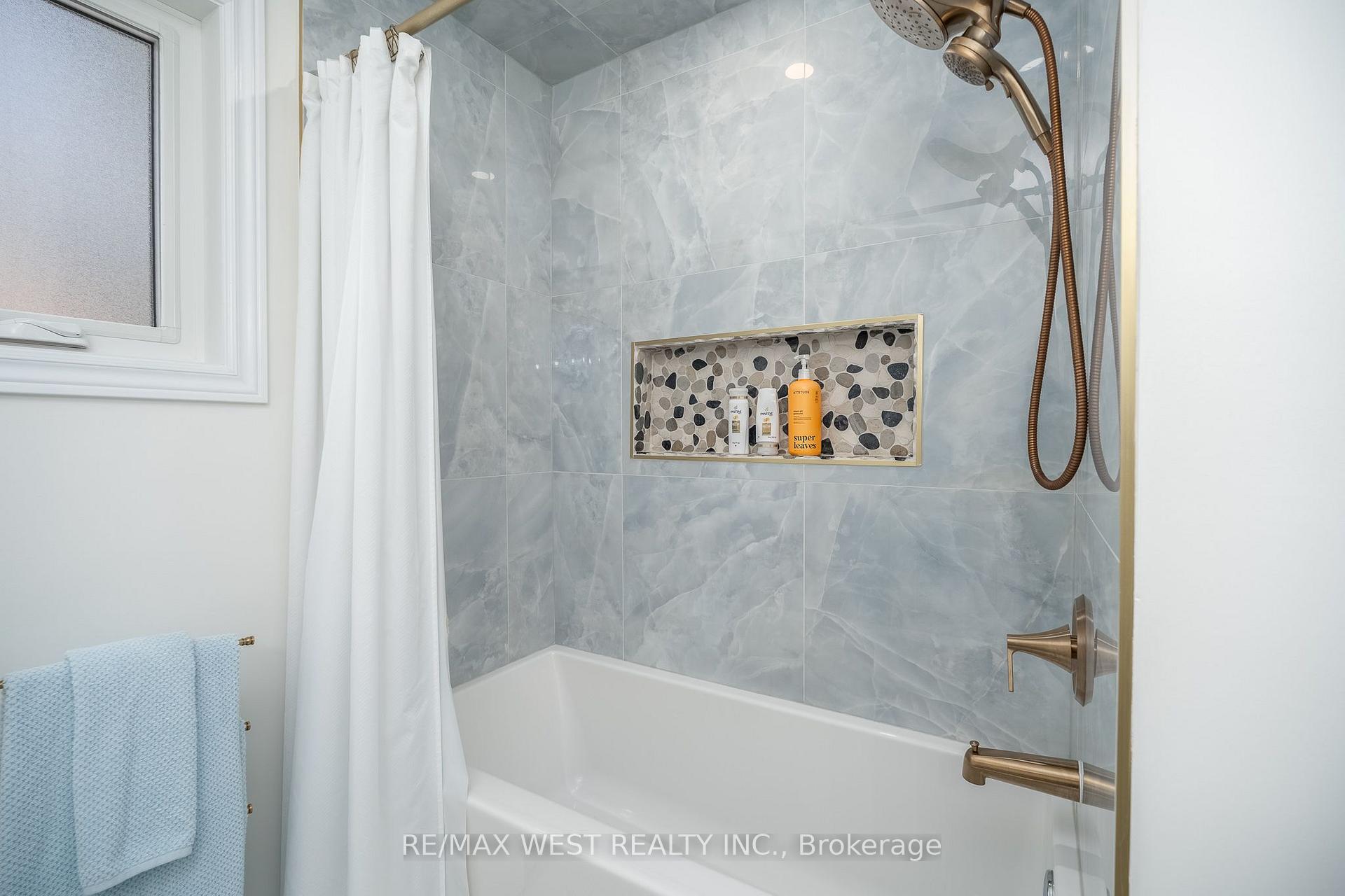 Photo 29 of 1246 Old Oak Drive, Oakville, West Oak Trails — HOMEH
