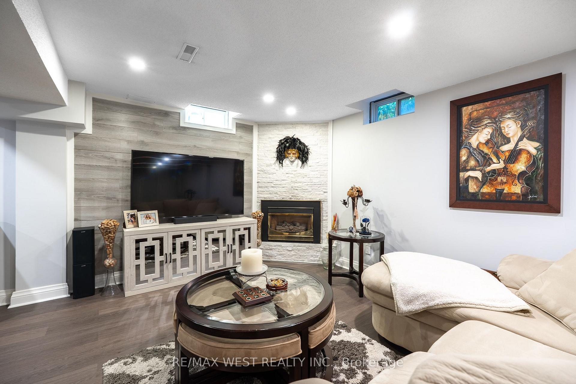 Photo 31 of 1246 Old Oak Drive, Oakville, West Oak Trails — HOMEH