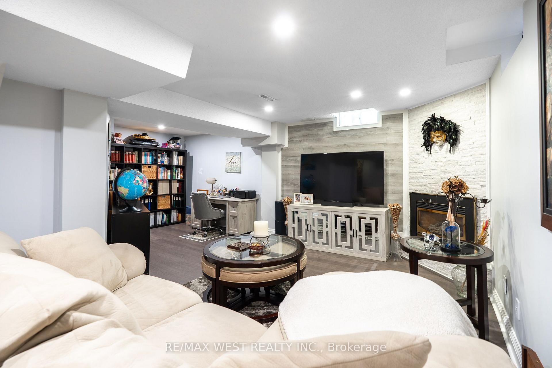 Photo 32 of 1246 Old Oak Drive, Oakville, West Oak Trails — HOMEH