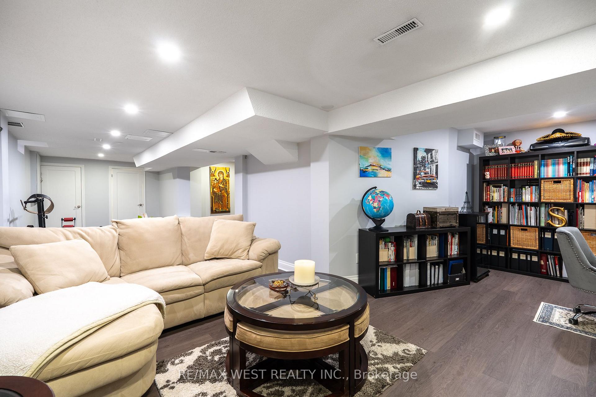 Photo 34 of 1246 Old Oak Drive, Oakville, West Oak Trails — HOMEH