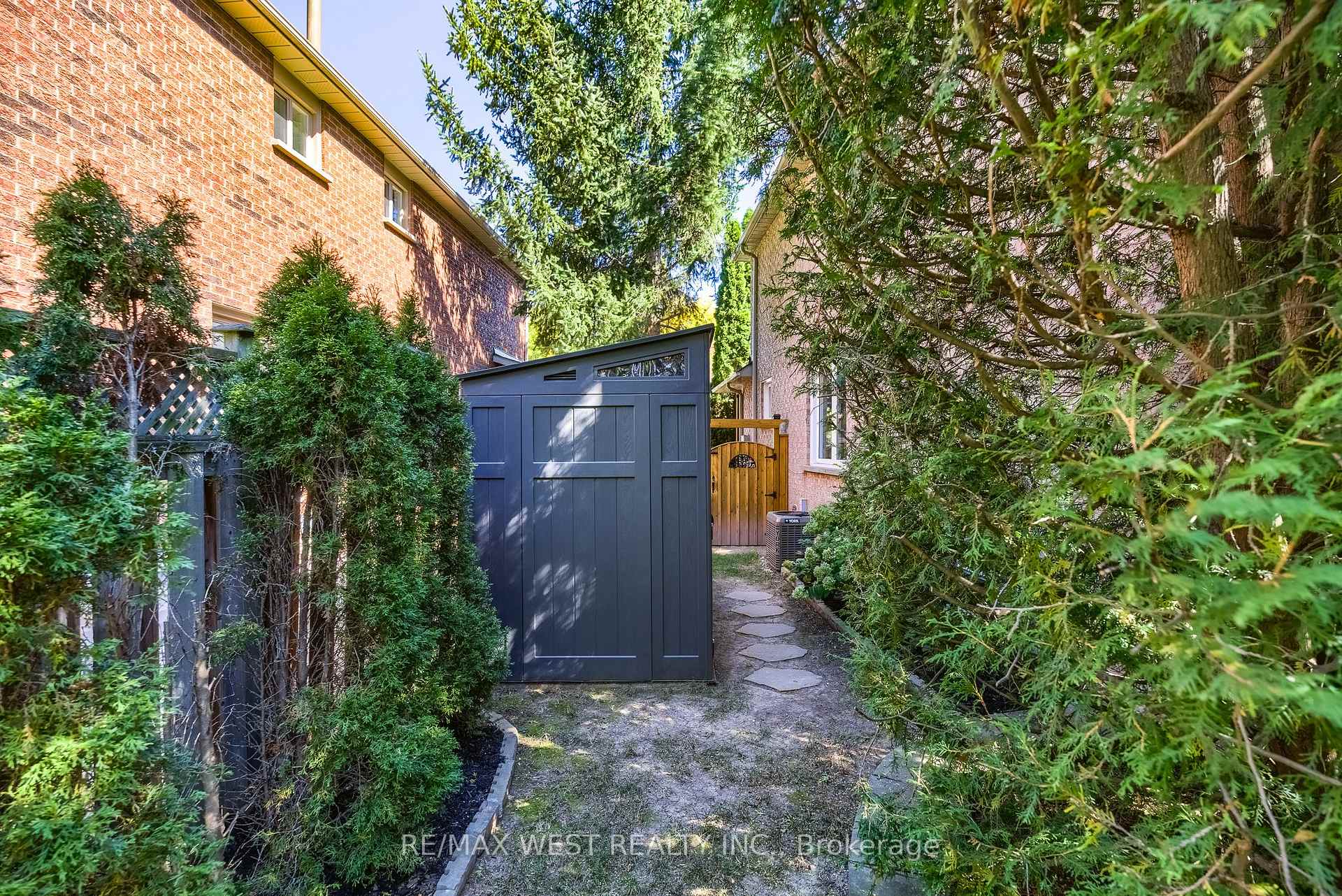 Photo 43 of 1246 Old Oak Drive, Oakville, West Oak Trails — HOMEH