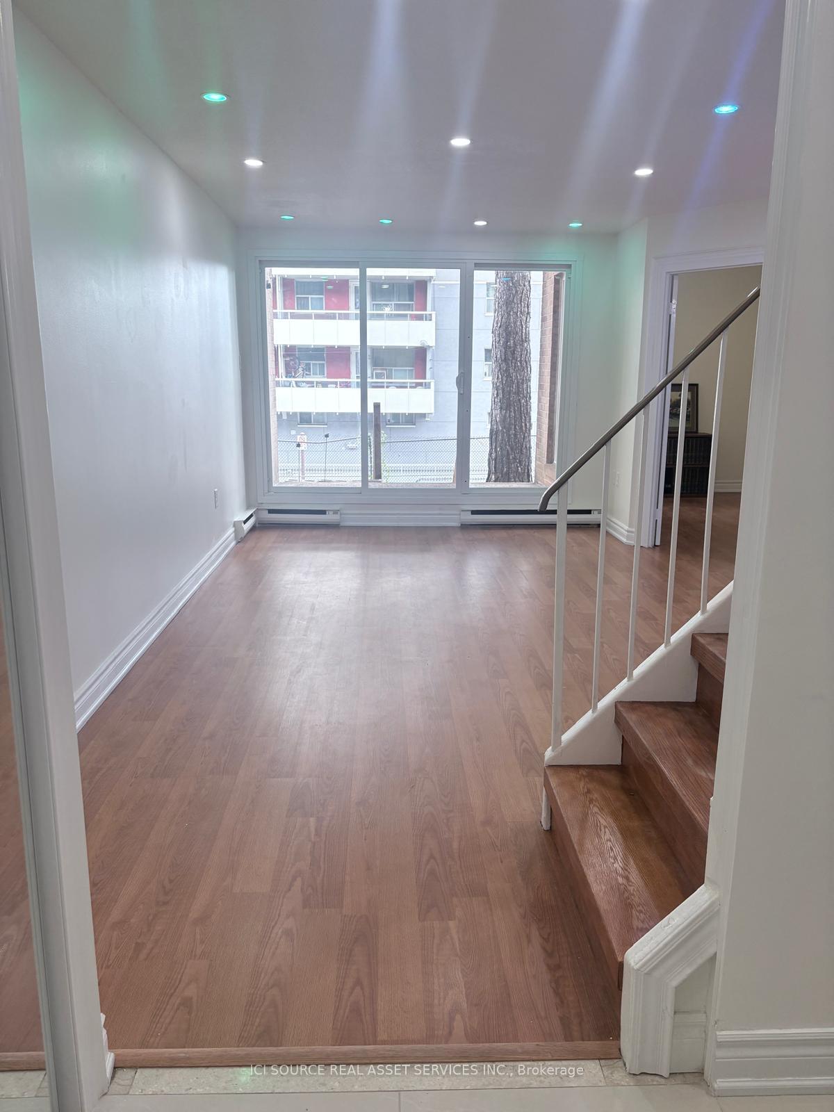Front of Unit 1017, 100 Mornelle Court