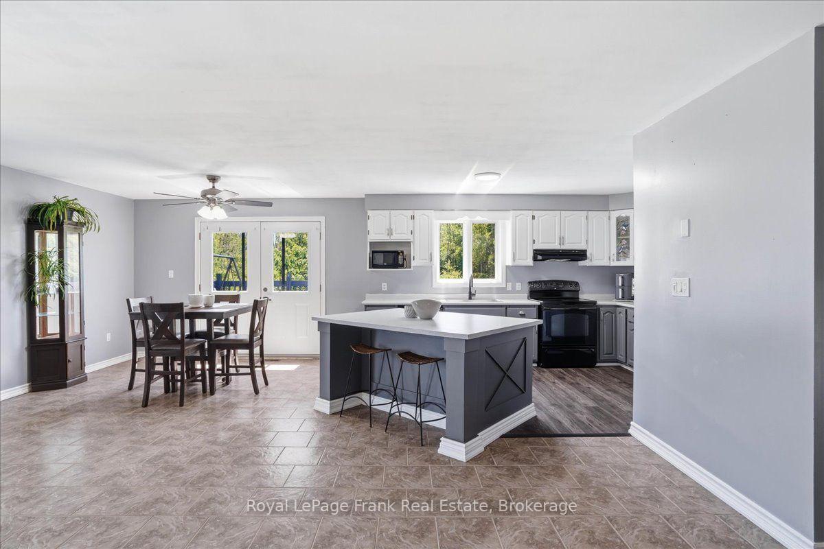 Photo 10 of 1400 Casey Road, Belleville, Thurlow Ward — HOMEH