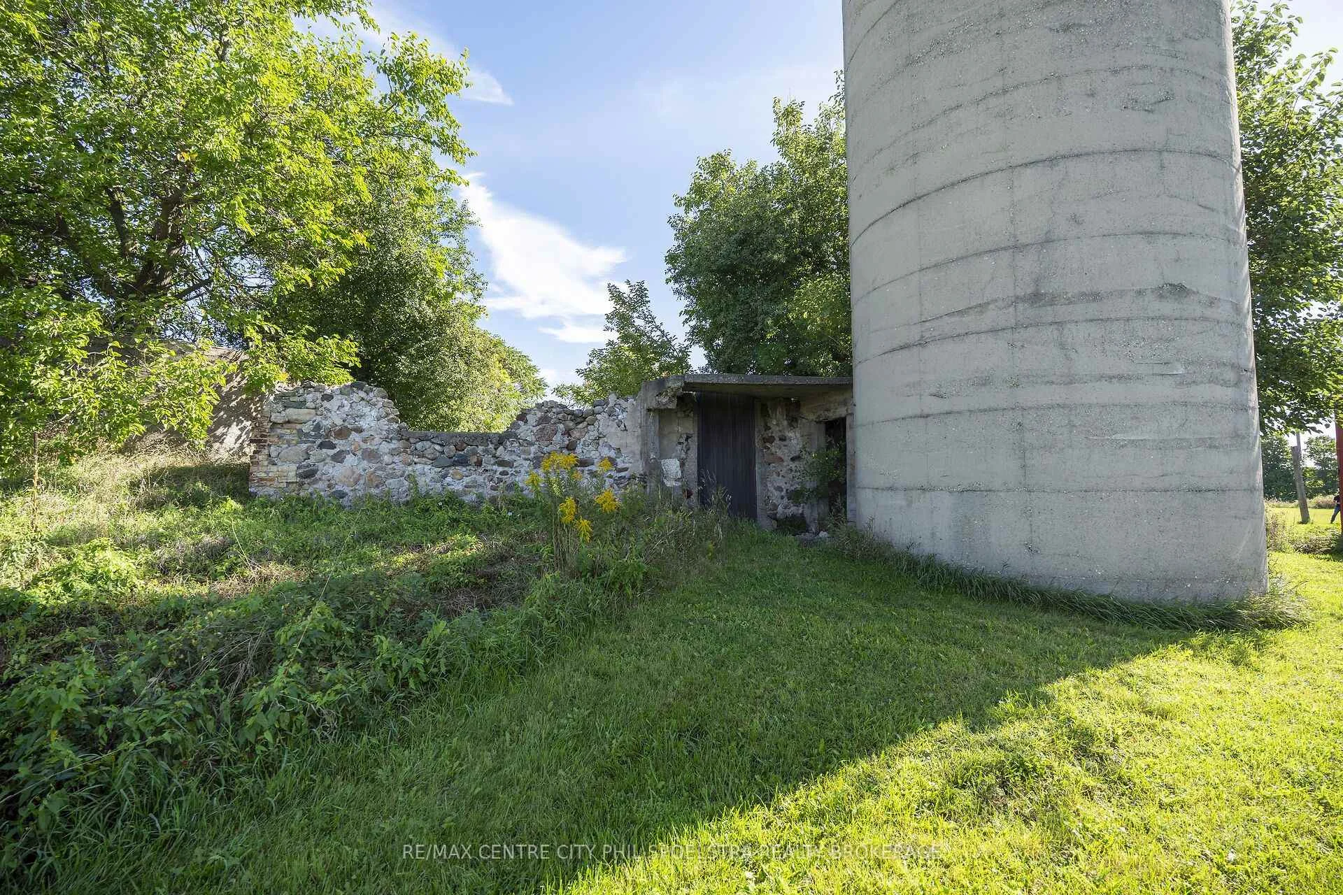 Photo 20 of 1000 Bridge Street E, Woolwich, Breslau — HOMEH