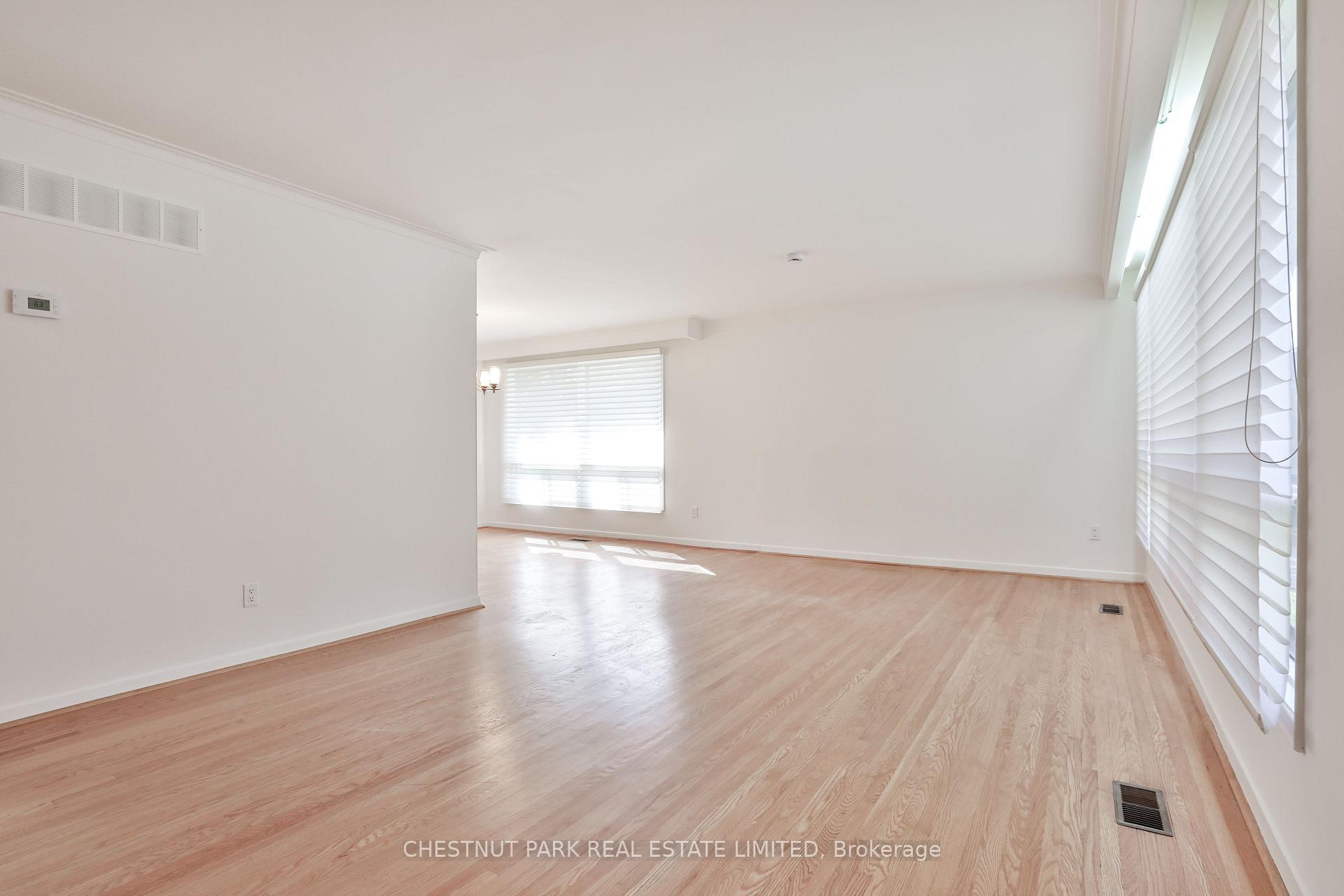 Photo 4 of 2 Allview Crescent, North York, Bayview Village — HOMEH