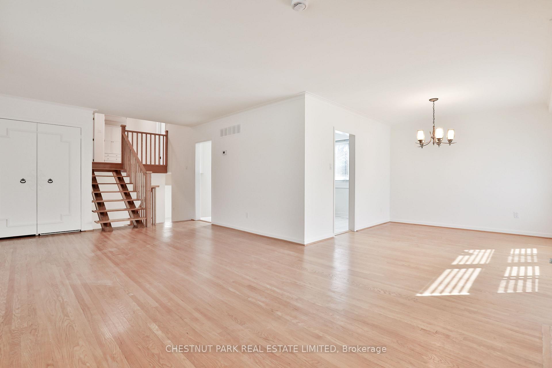Photo 6 of 2 Allview Crescent, North York, Bayview Village — HOMEH