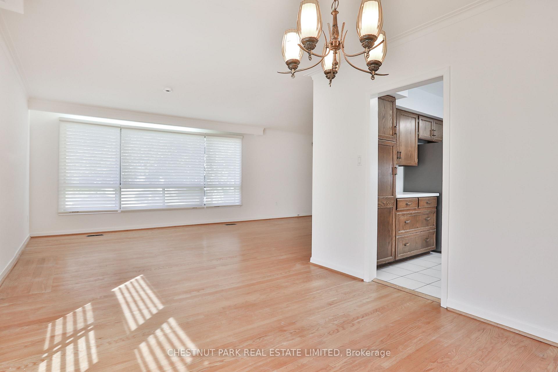 Photo 8 of 2 Allview Crescent, North York, Bayview Village — HOMEH