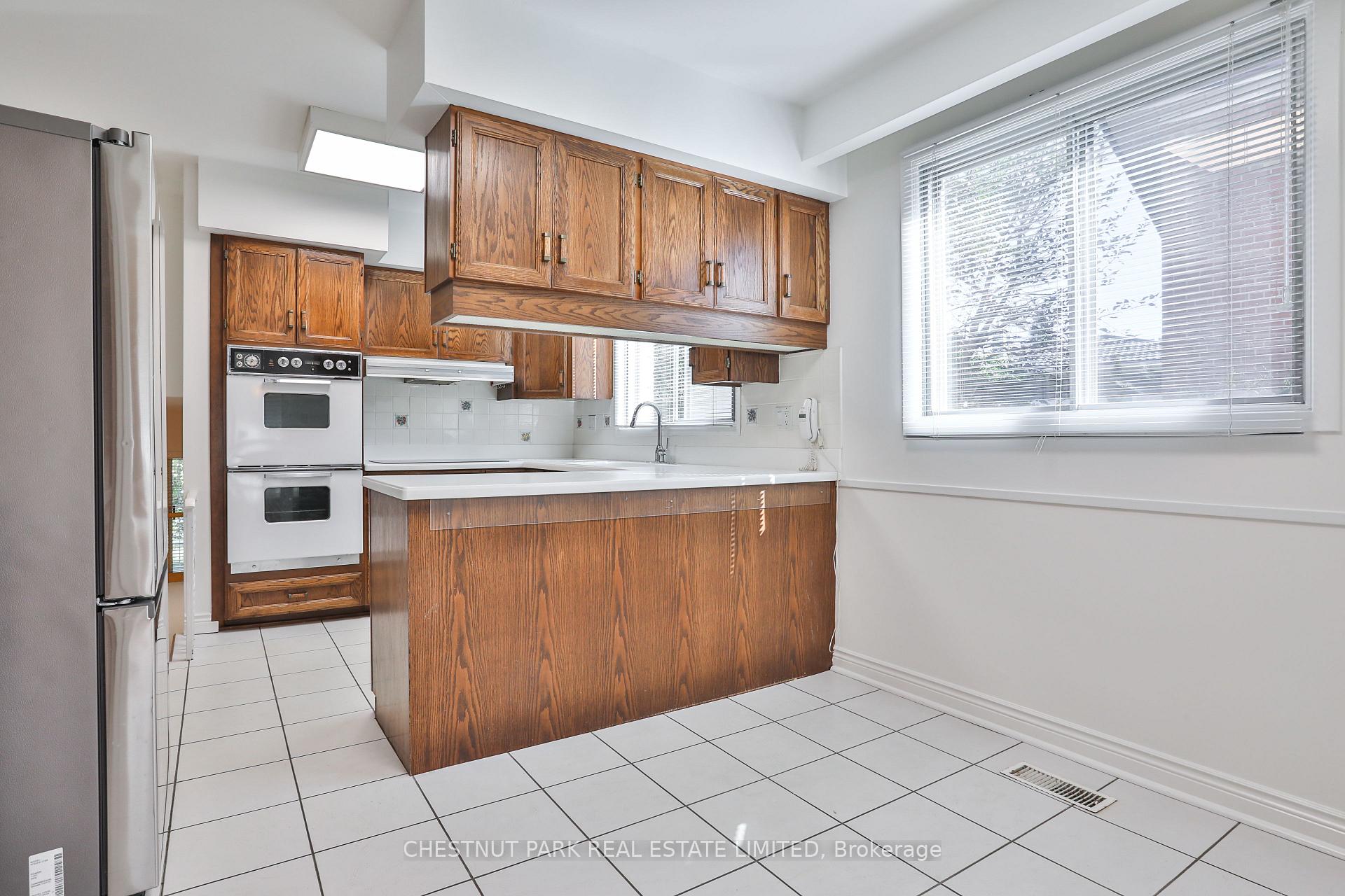 Photo 9 of 2 Allview Crescent, North York, Bayview Village — HOMEH