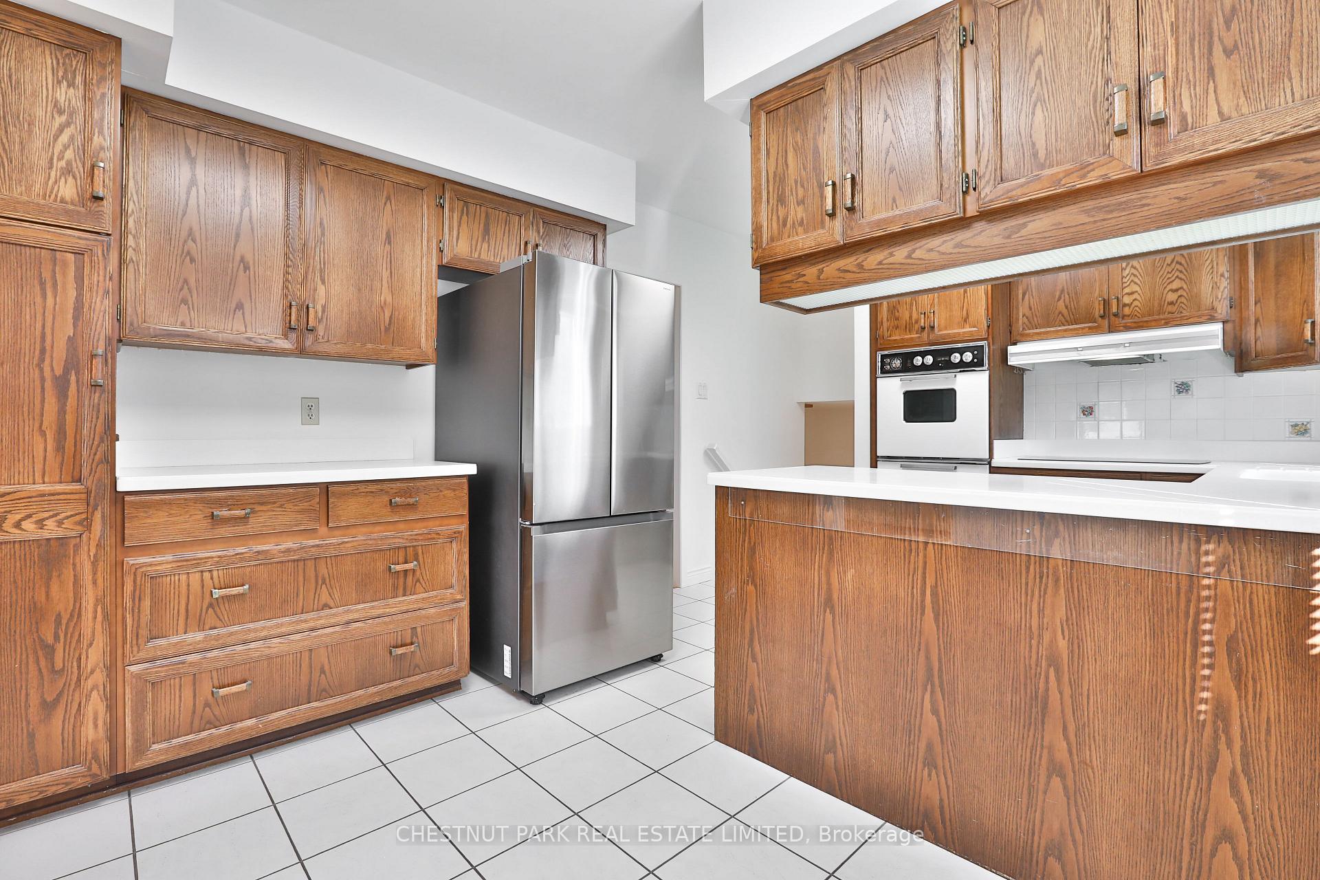 Photo 10 of 2 Allview Crescent, North York, Bayview Village — HOMEH