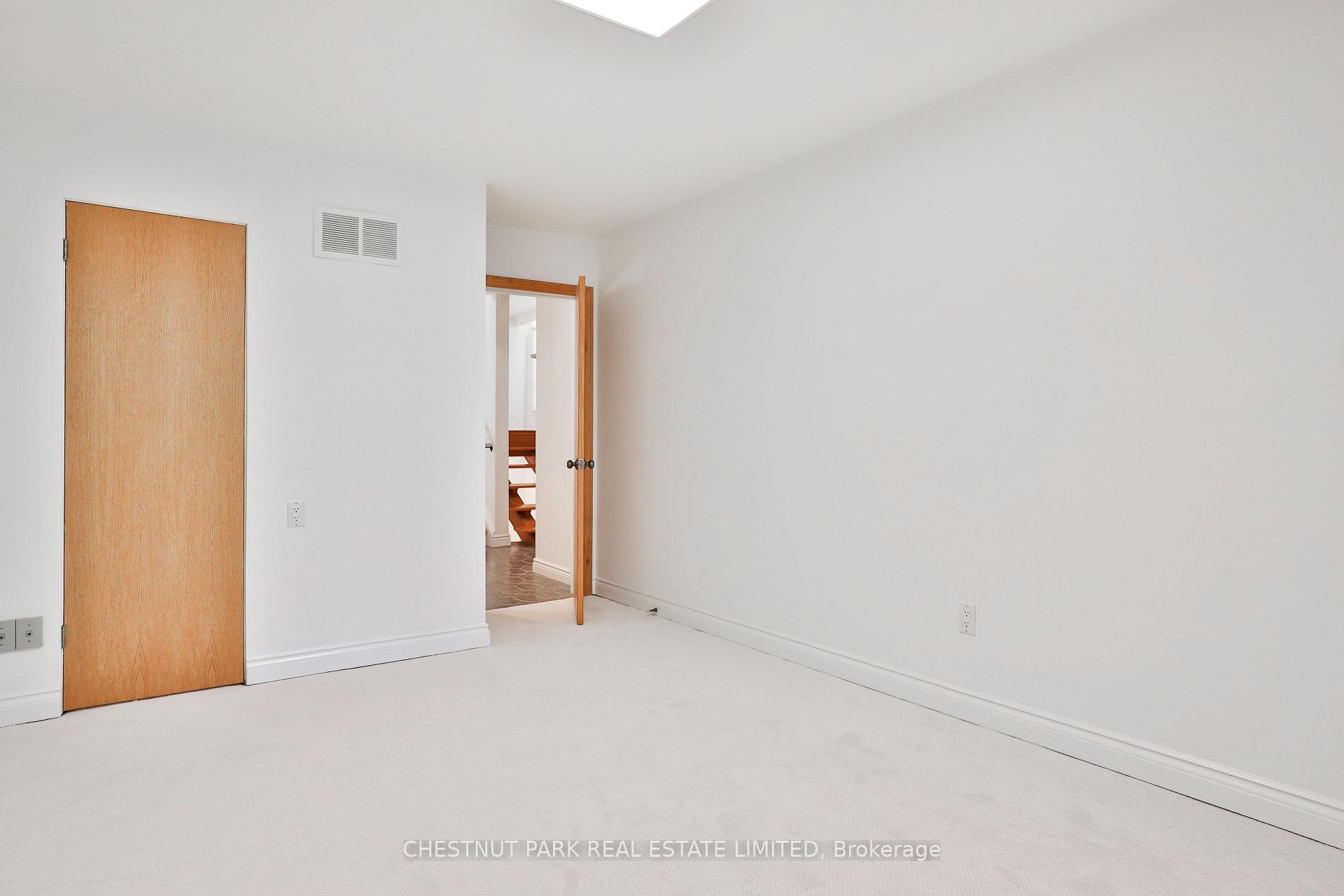 Photo 14 of 2 Allview Crescent, North York, Bayview Village — HOMEH
