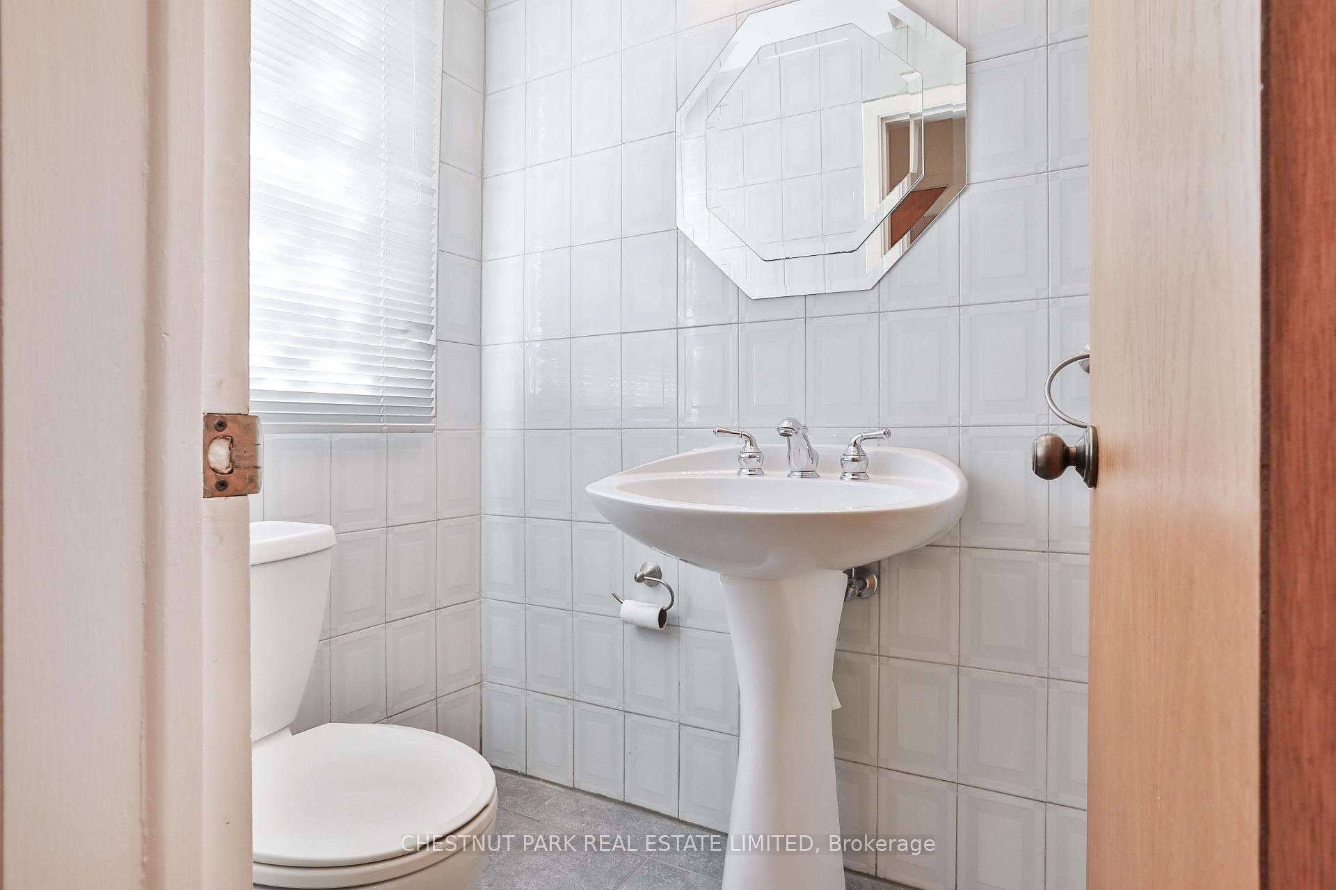 Photo 15 of 2 Allview Crescent, North York, Bayview Village — HOMEH