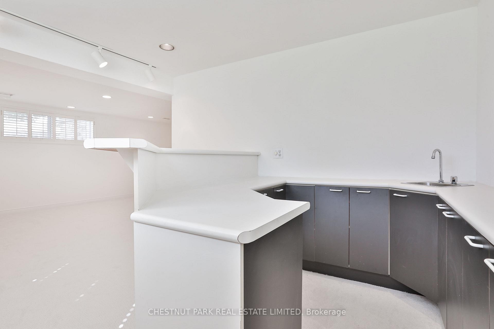 Photo 27 of 2 Allview Crescent, North York, Bayview Village — HOMEH