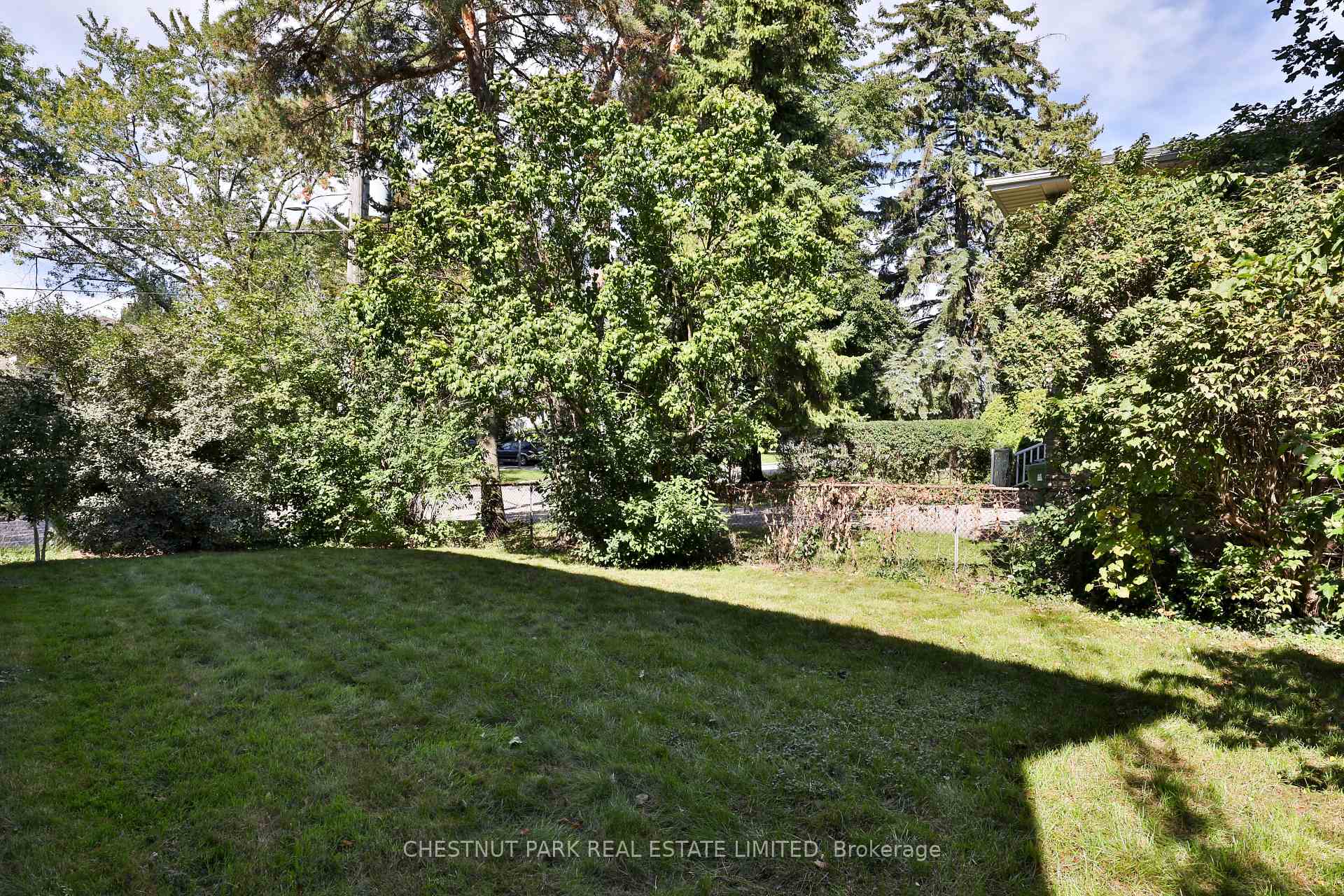 Photo 31 of 2 Allview Crescent, North York, Bayview Village — HOMEH