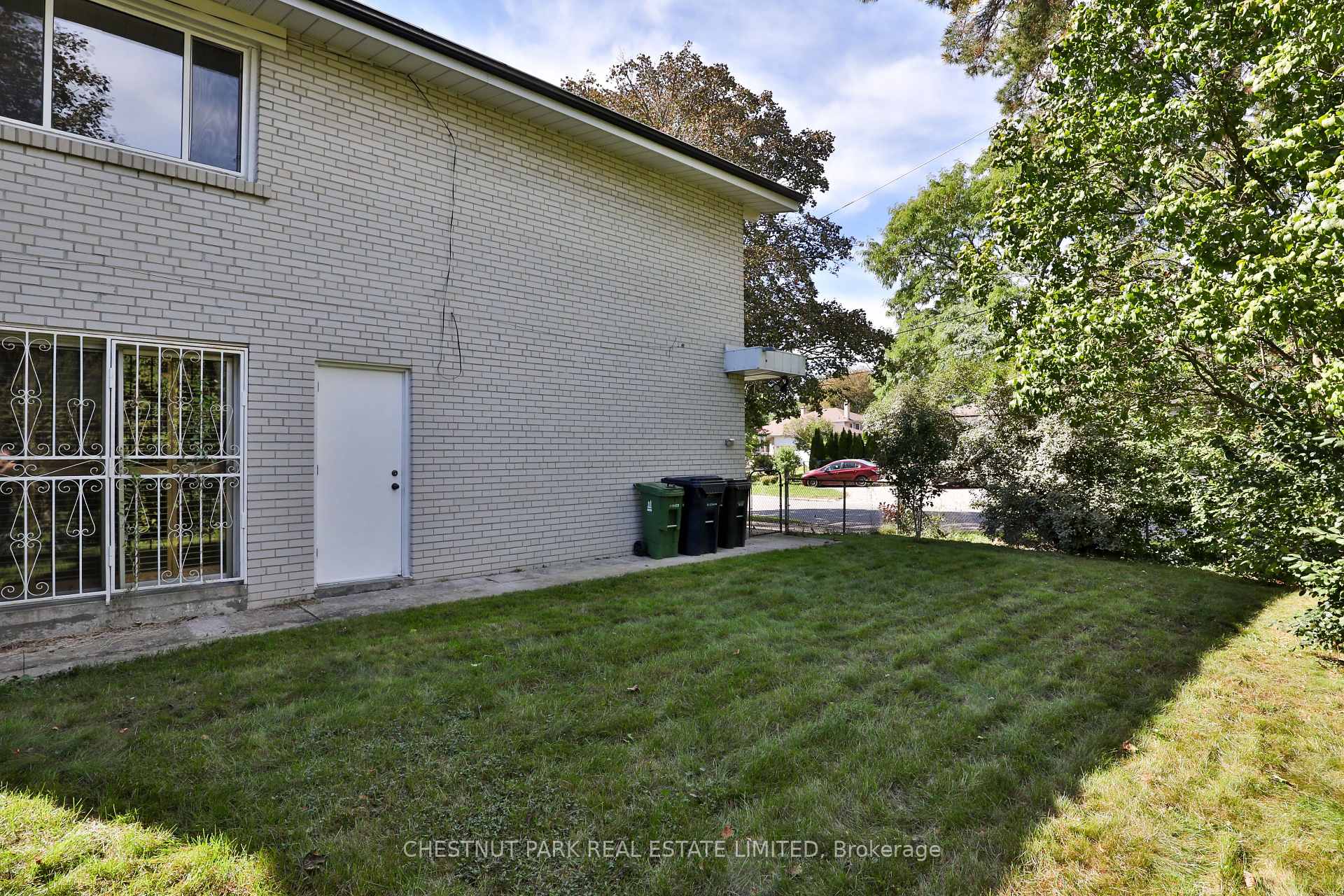 Photo 32 of 2 Allview Crescent, North York, Bayview Village — HOMEH