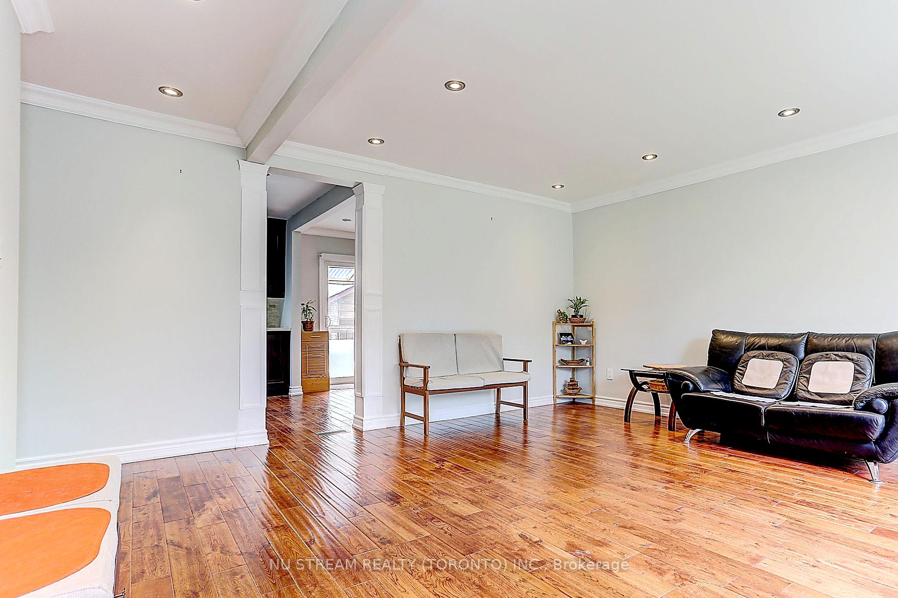 Photo 7 of Unit Main, 432 Crosby Avenue, Richmond Hill, Crosby — HOMEH