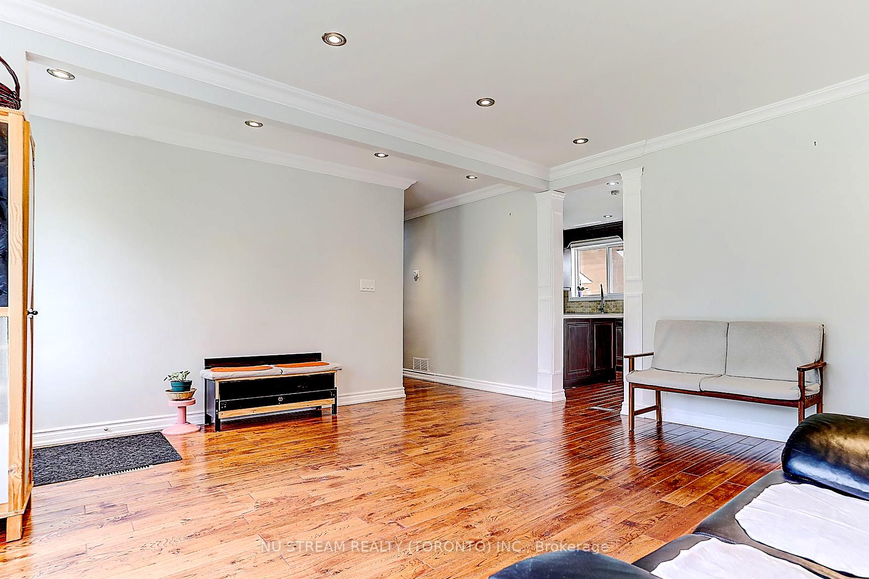 Photo 8 of Unit Main, 432 Crosby Avenue, Richmond Hill, Crosby — HOMEH