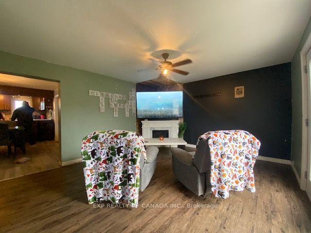 Photo 9 of 167 13th Avenue, Cochrane — HOMEH
