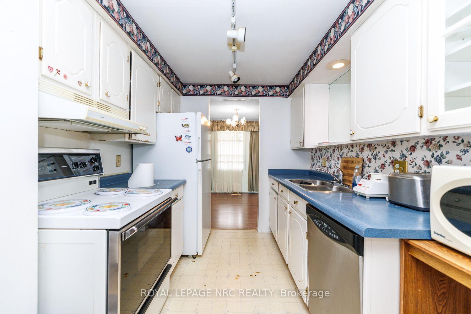 Photo 5 of Unit 1, 242 Lakeport Road, St. Catharines, Lakeport — HOMEH