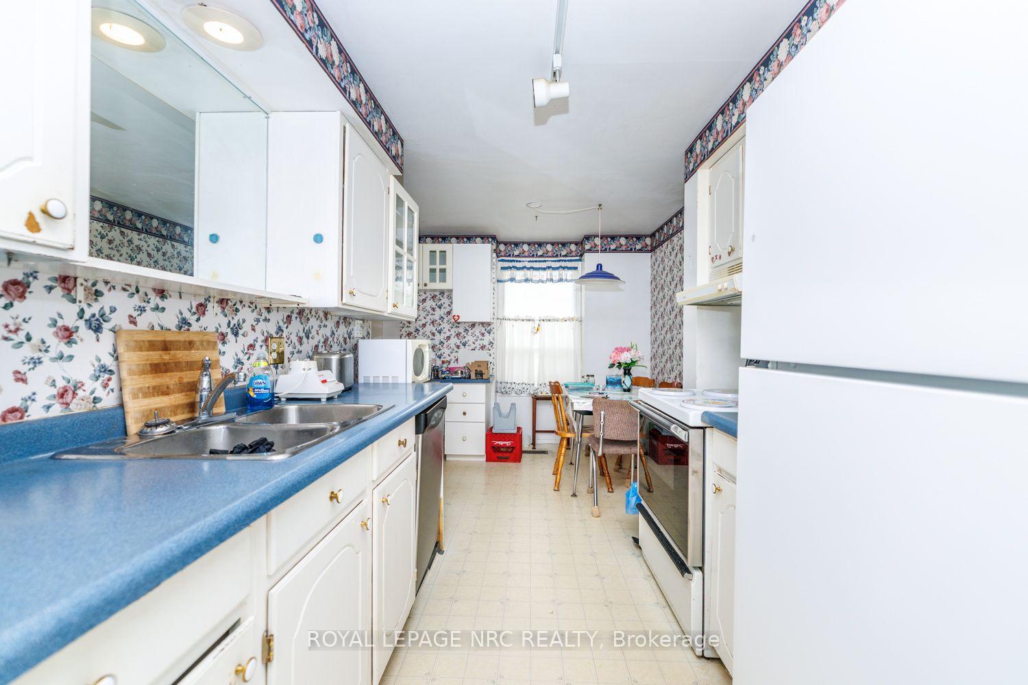 Photo 6 of Unit 1, 242 Lakeport Road, St. Catharines, Lakeport — HOMEH