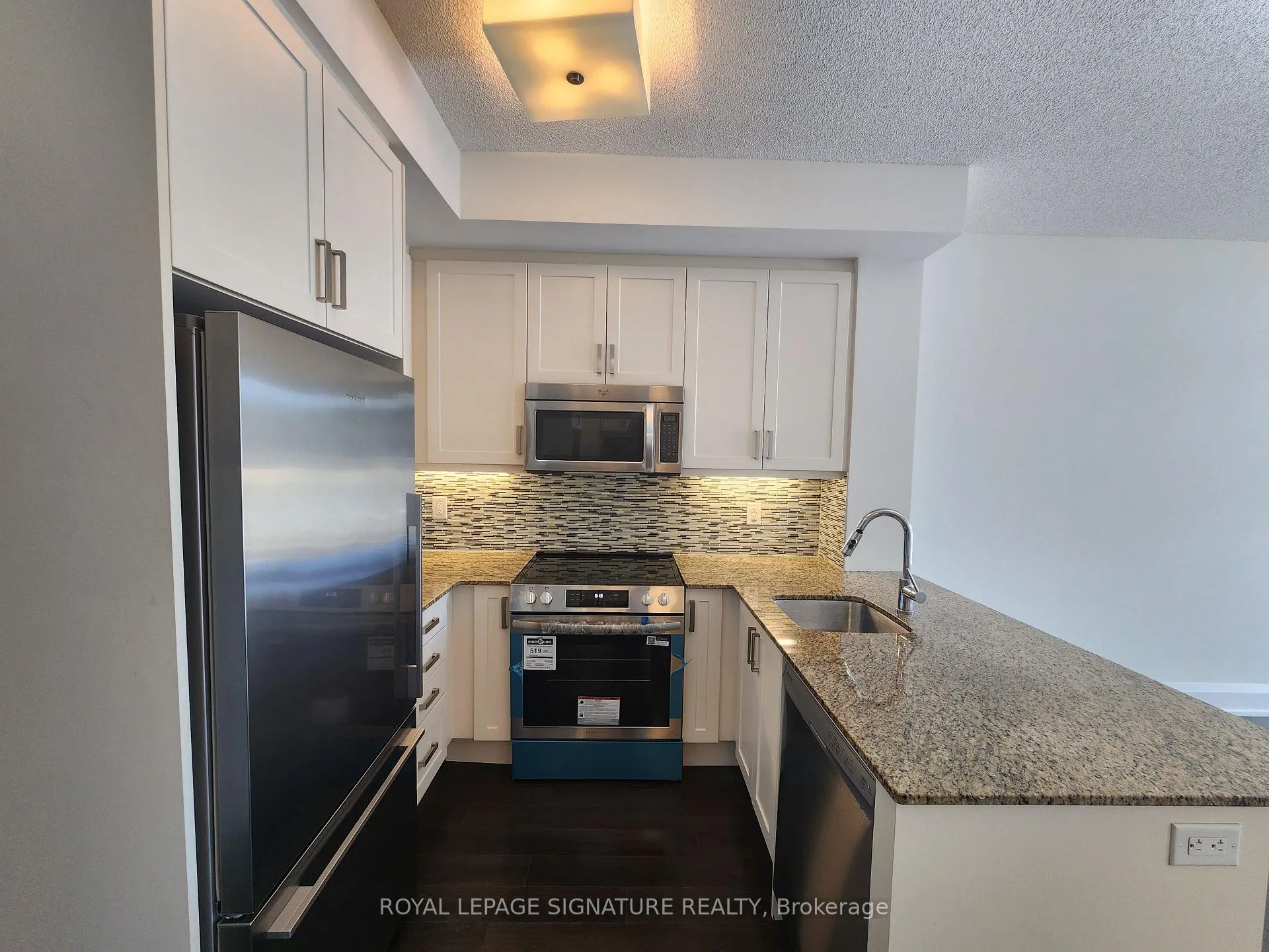 Photo 3 of Unit 407, 2 Old Mill Drive, Toronto, High Park-Swansea — HOMEH