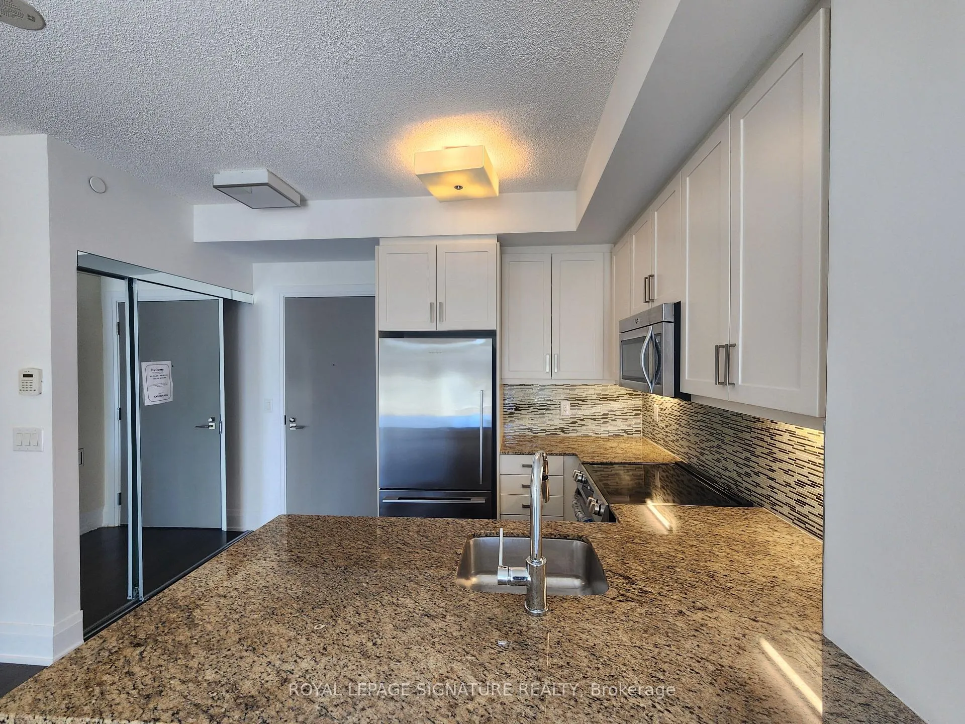 Photo 4 of Unit 407, 2 Old Mill Drive, Toronto, High Park-Swansea — HOMEH