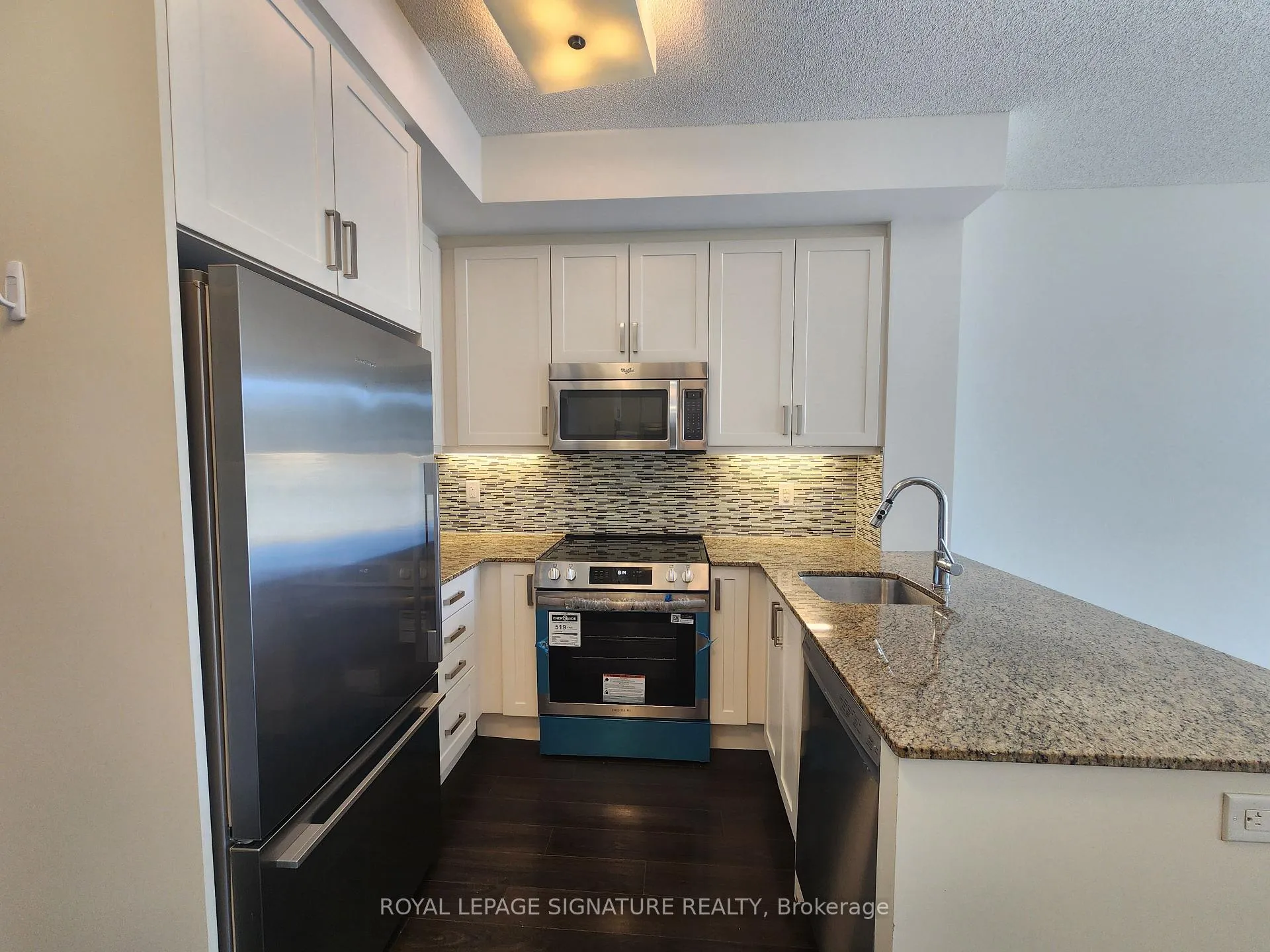 Photo 6 of Unit 407, 2 Old Mill Drive, Toronto, High Park-Swansea — HOMEH