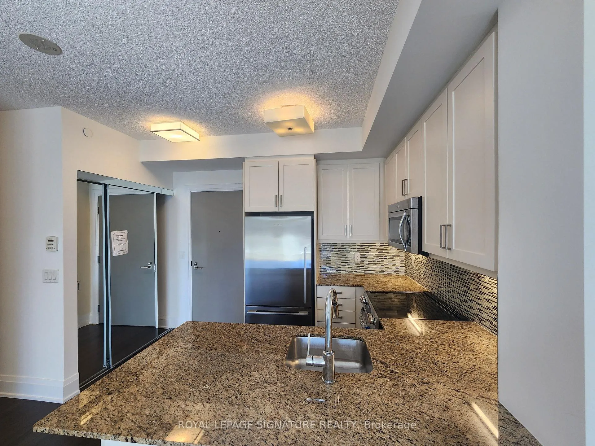 Photo 7 of Unit 407, 2 Old Mill Drive, Toronto, High Park-Swansea — HOMEH