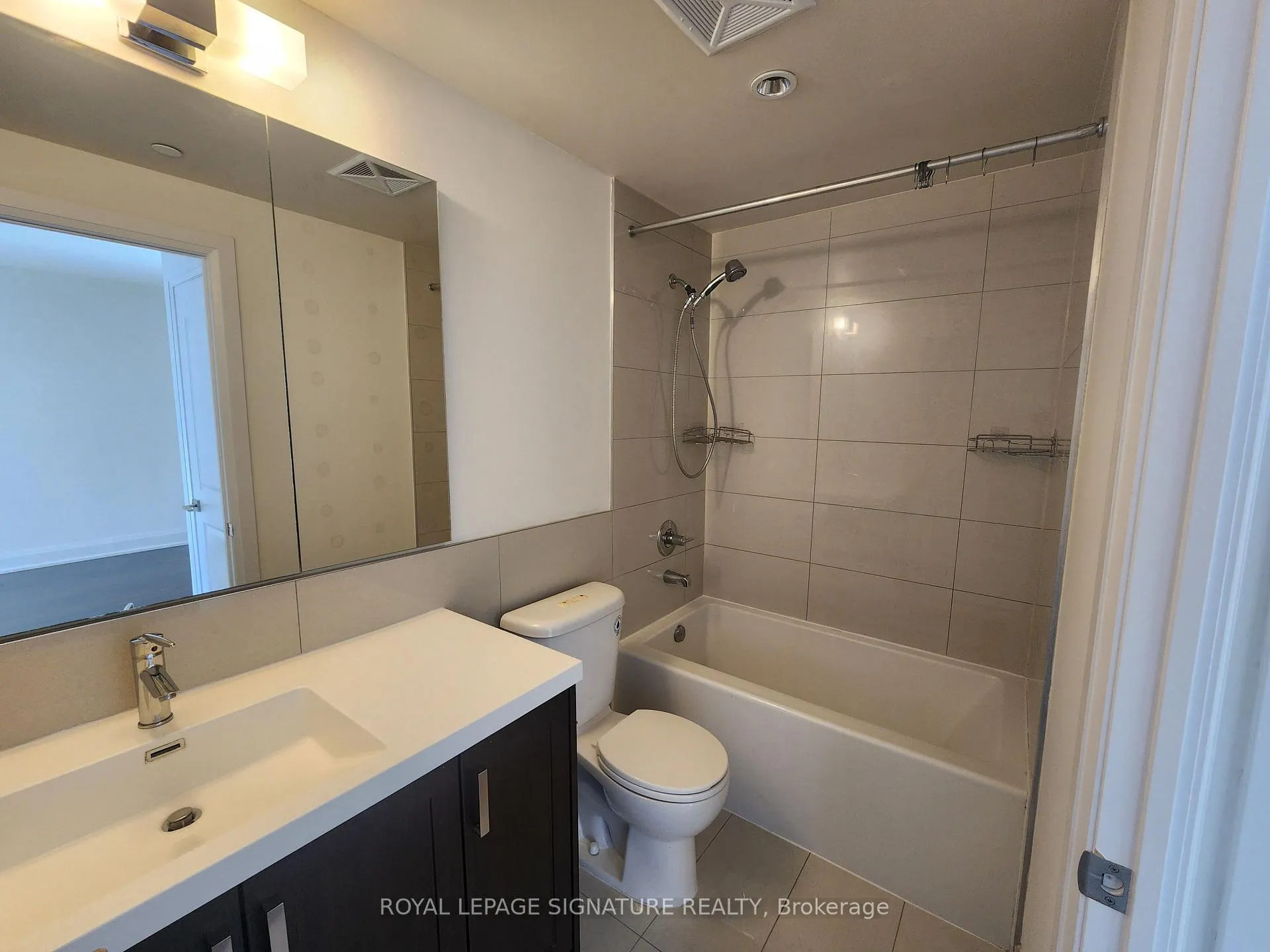 Photo 12 of Unit 407, 2 Old Mill Drive, Toronto, High Park-Swansea — HOMEH