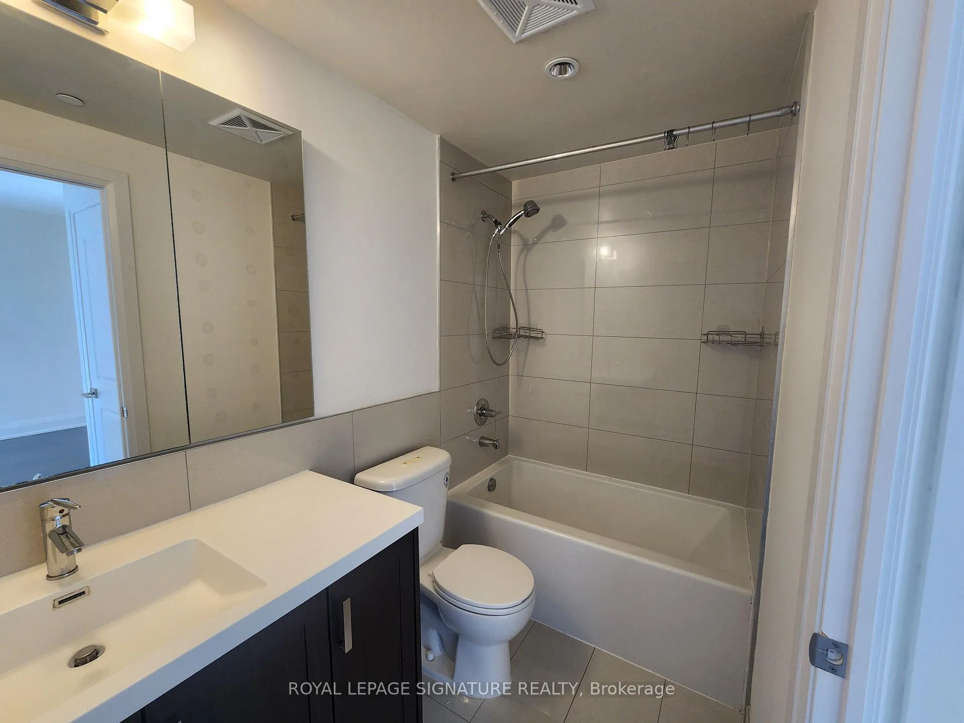 Photo 13 of Unit 407, 2 Old Mill Drive, Toronto, High Park-Swansea — HOMEH