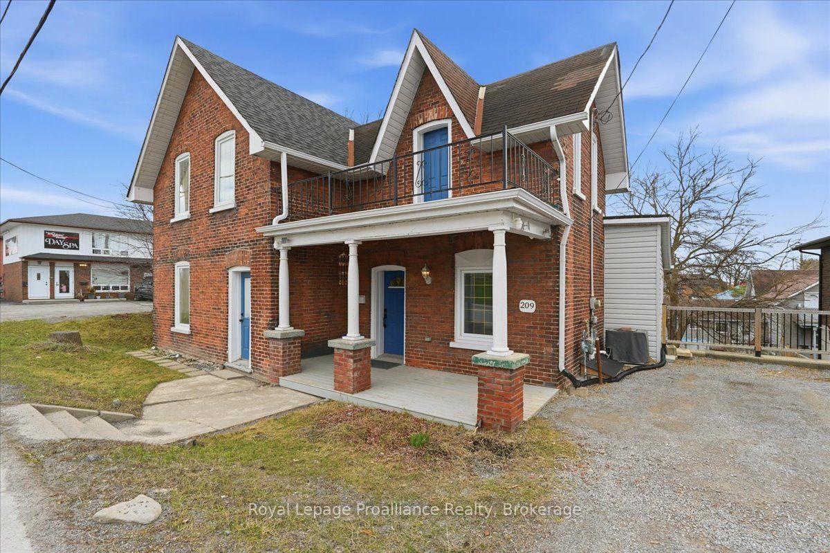 Photo of 209 Dundas Street E