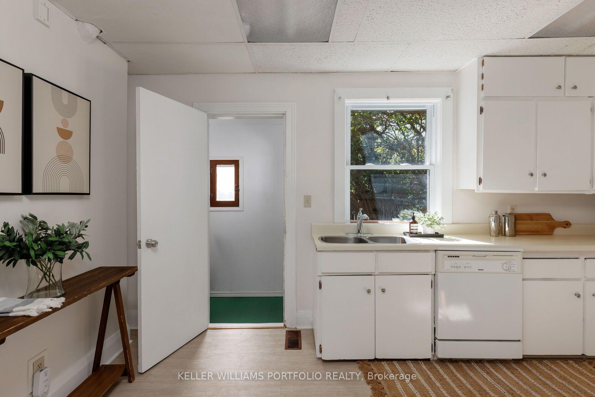 Photo 10 of 279 Garden Avenue, Toronto, High Park-Swansea — HOMEH