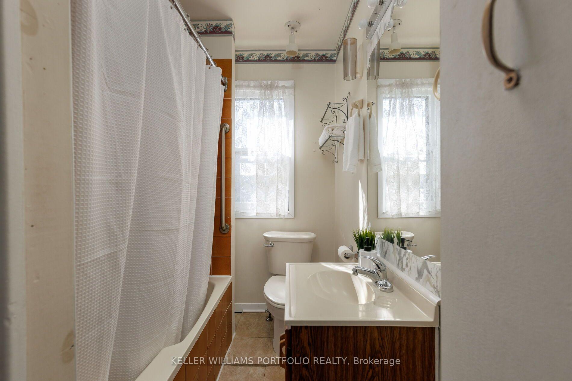Photo 28 of 279 Garden Avenue, Toronto, High Park-Swansea — HOMEH