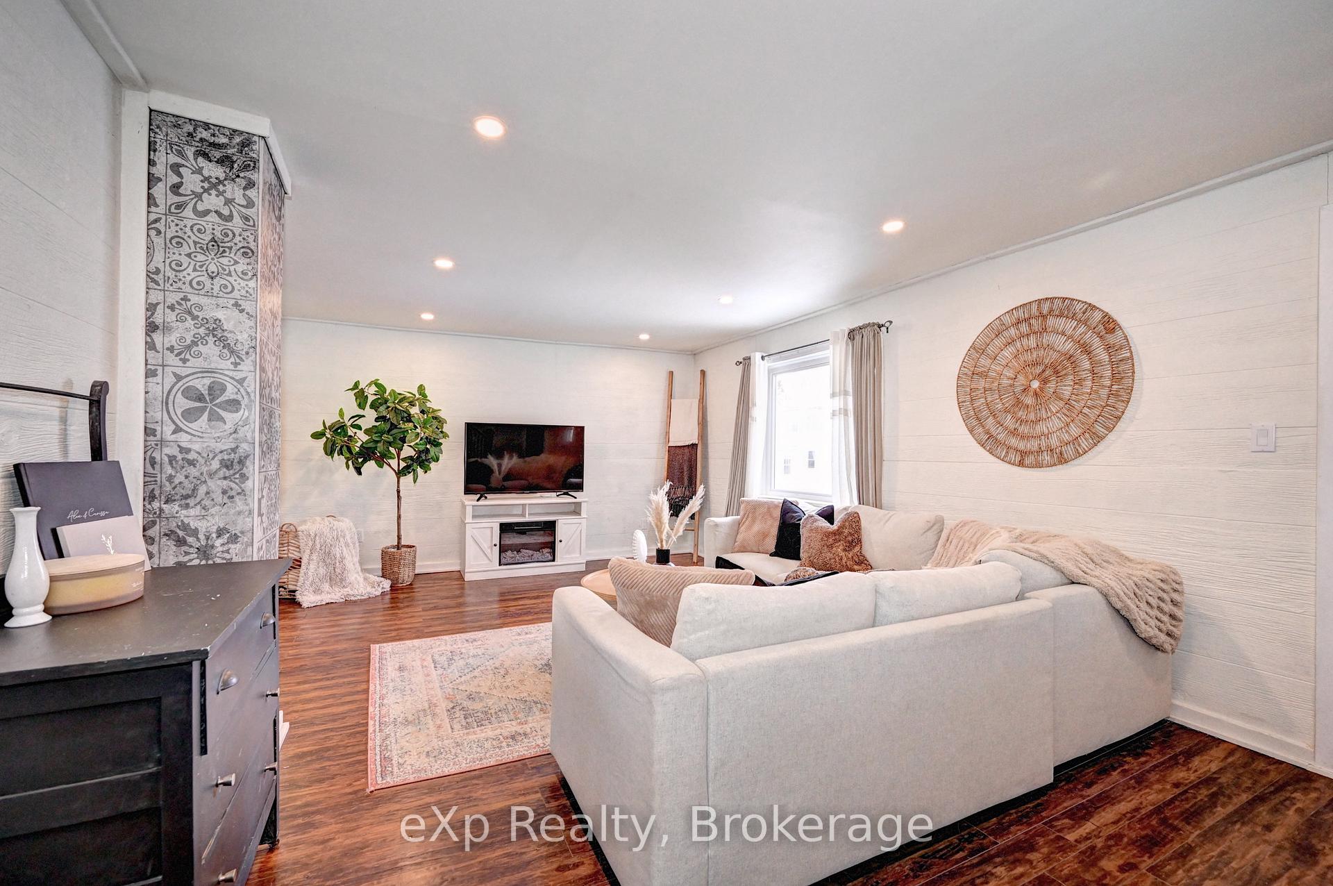 Photo 13 of 310 Barber Avenue N, North Perth, Listowel — HOMEH