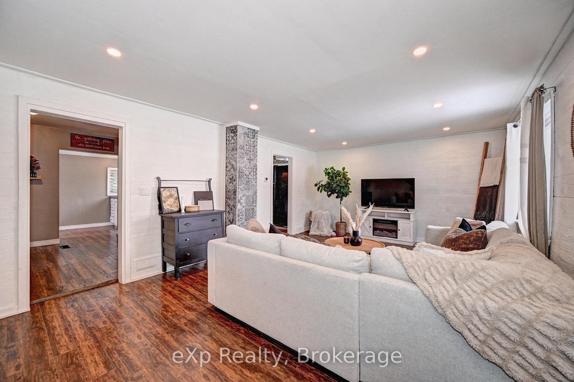 Photo 16 of 310 Barber Avenue N, North Perth, Listowel — HOMEH