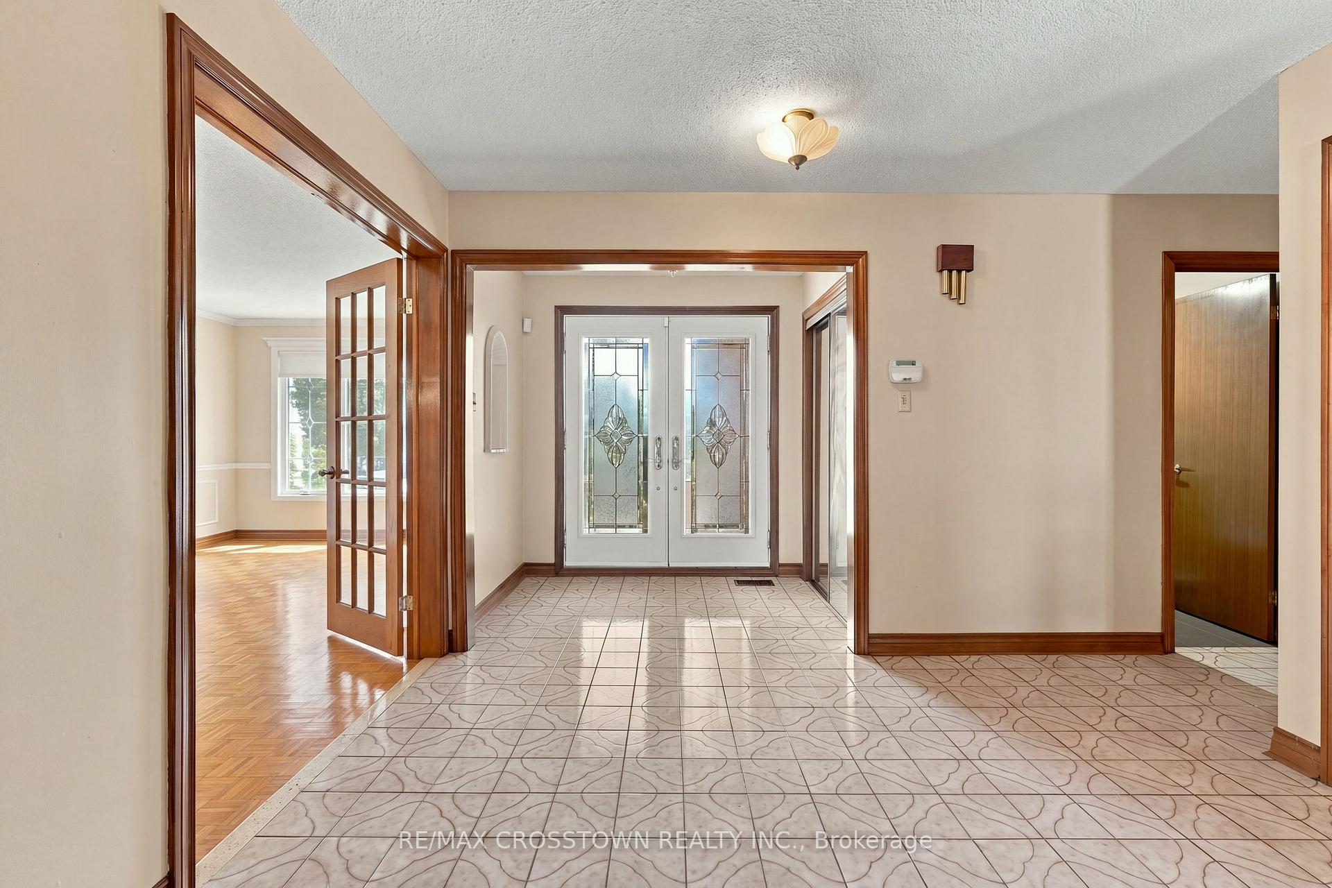 Photo 3 of 322 Forest Drive, Vaughan, West Woodbridge — HOMEH