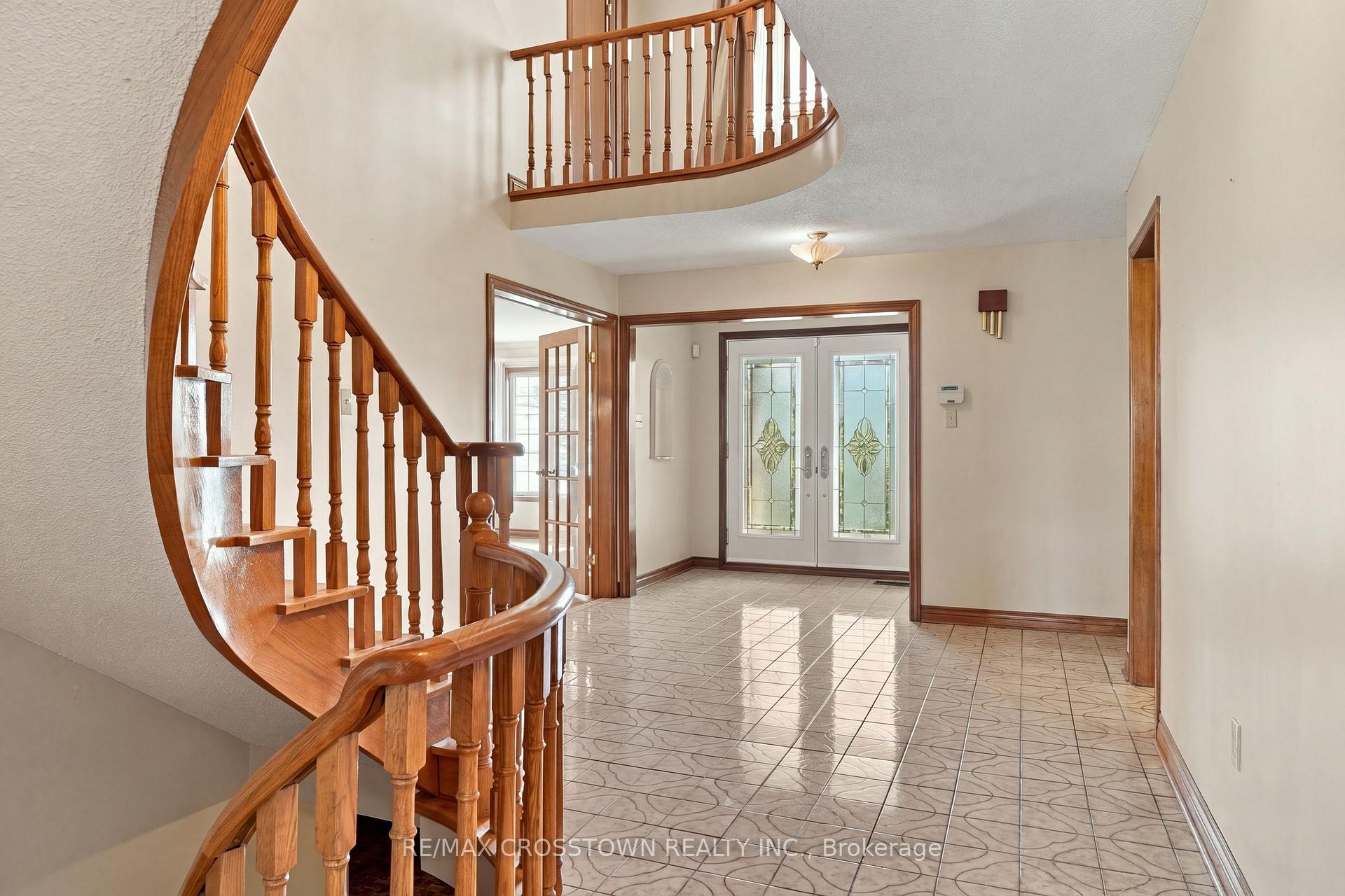 Photo 4 of 322 Forest Drive, Vaughan, West Woodbridge — HOMEH