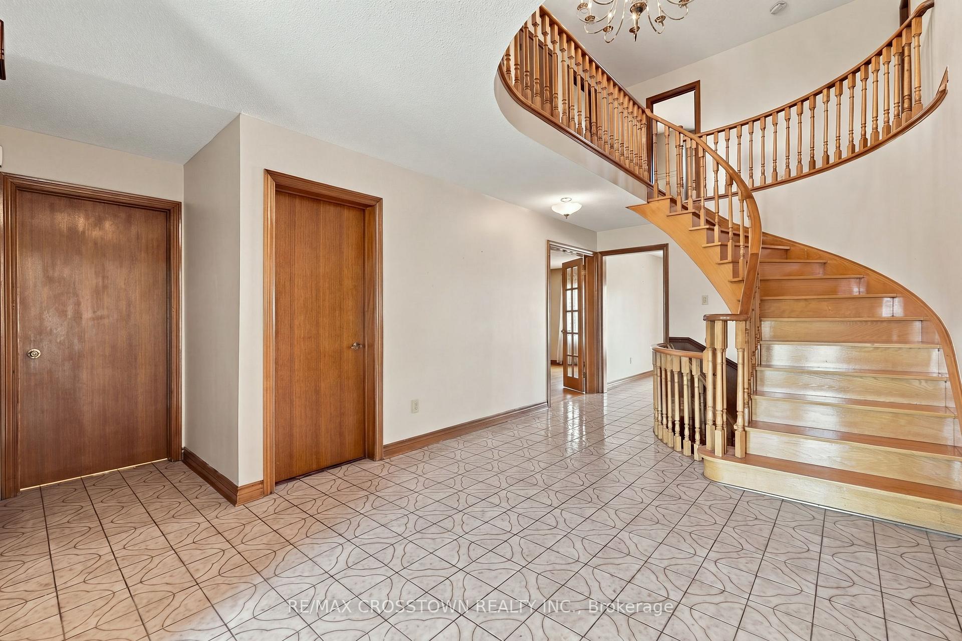 Photo 5 of 322 Forest Drive, Vaughan, West Woodbridge — HOMEH