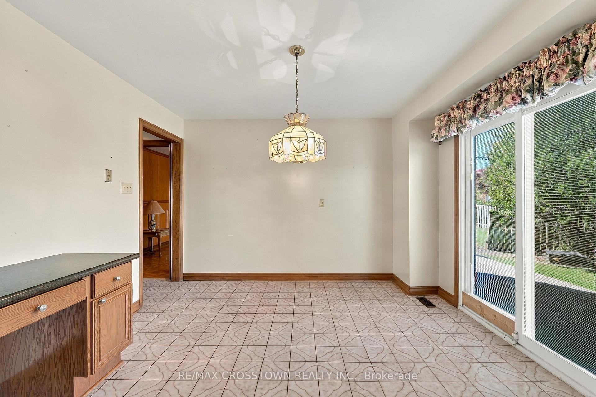 Photo 12 of 322 Forest Drive, Vaughan, West Woodbridge — HOMEH