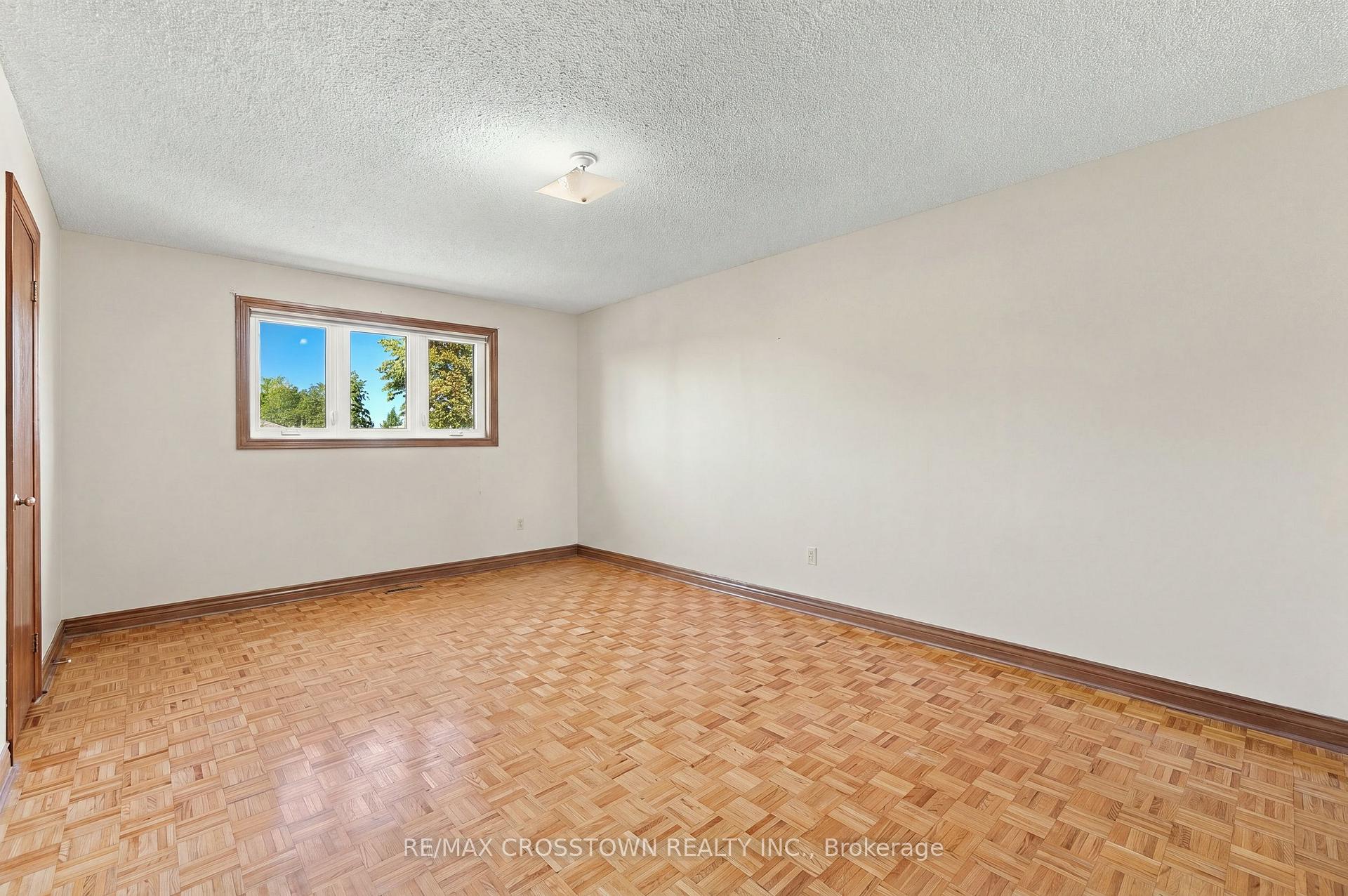 Photo 23 of 322 Forest Drive, Vaughan, West Woodbridge — HOMEH