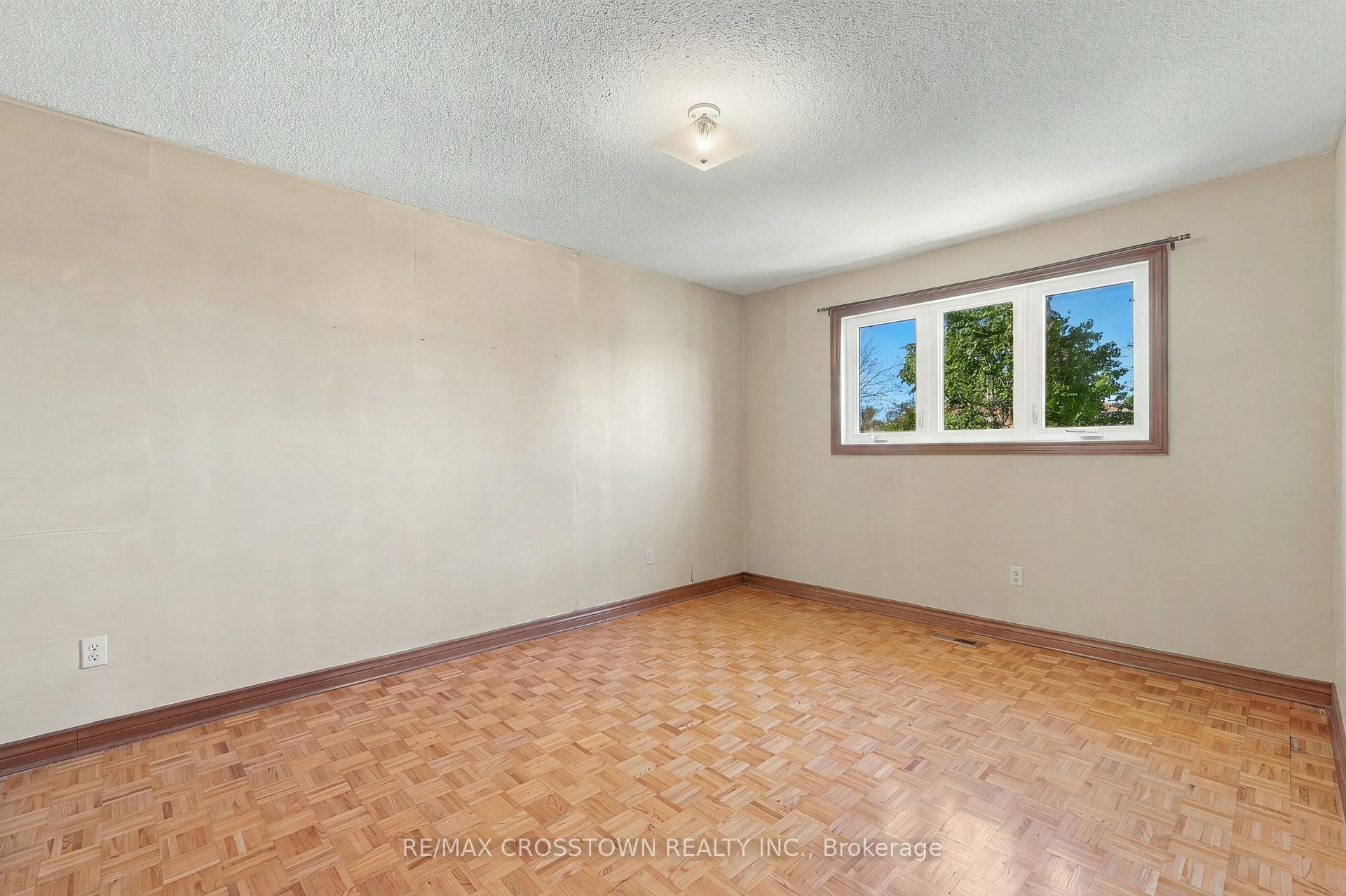 Photo 25 of 322 Forest Drive, Vaughan, West Woodbridge — HOMEH