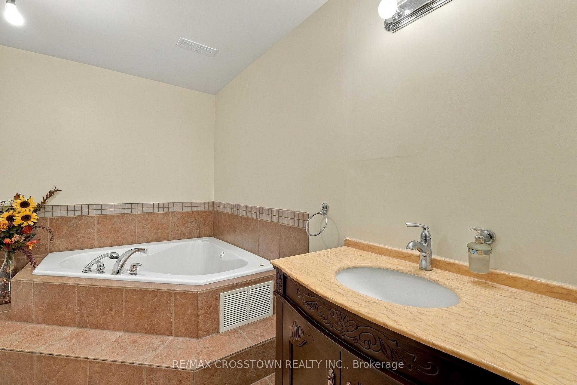 Photo 32 of 322 Forest Drive, Vaughan, West Woodbridge — HOMEH