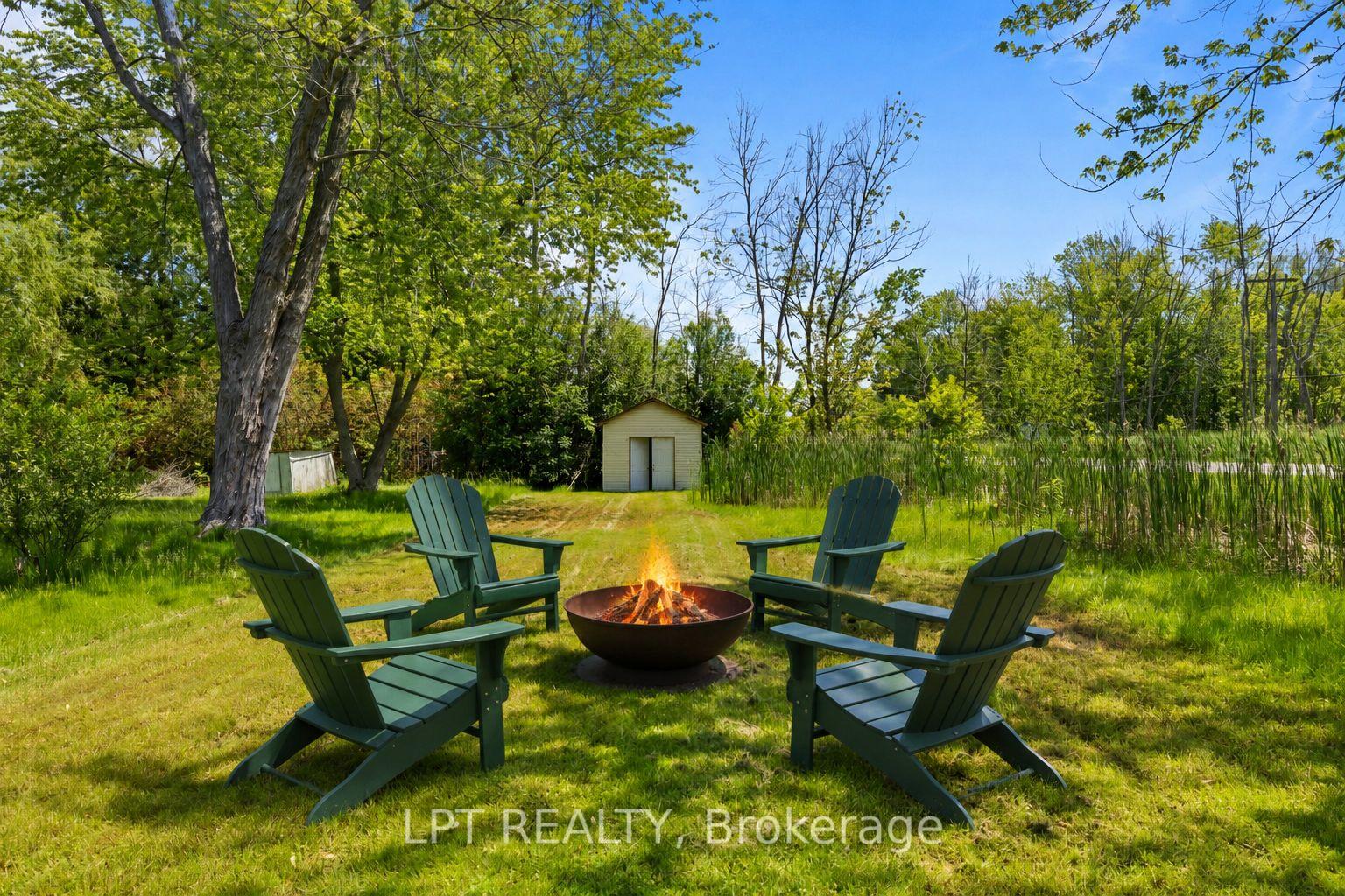Photo 2 of 815 Paradise Drive, Georgina, Historic Lakeshore Communities — HOMEH
