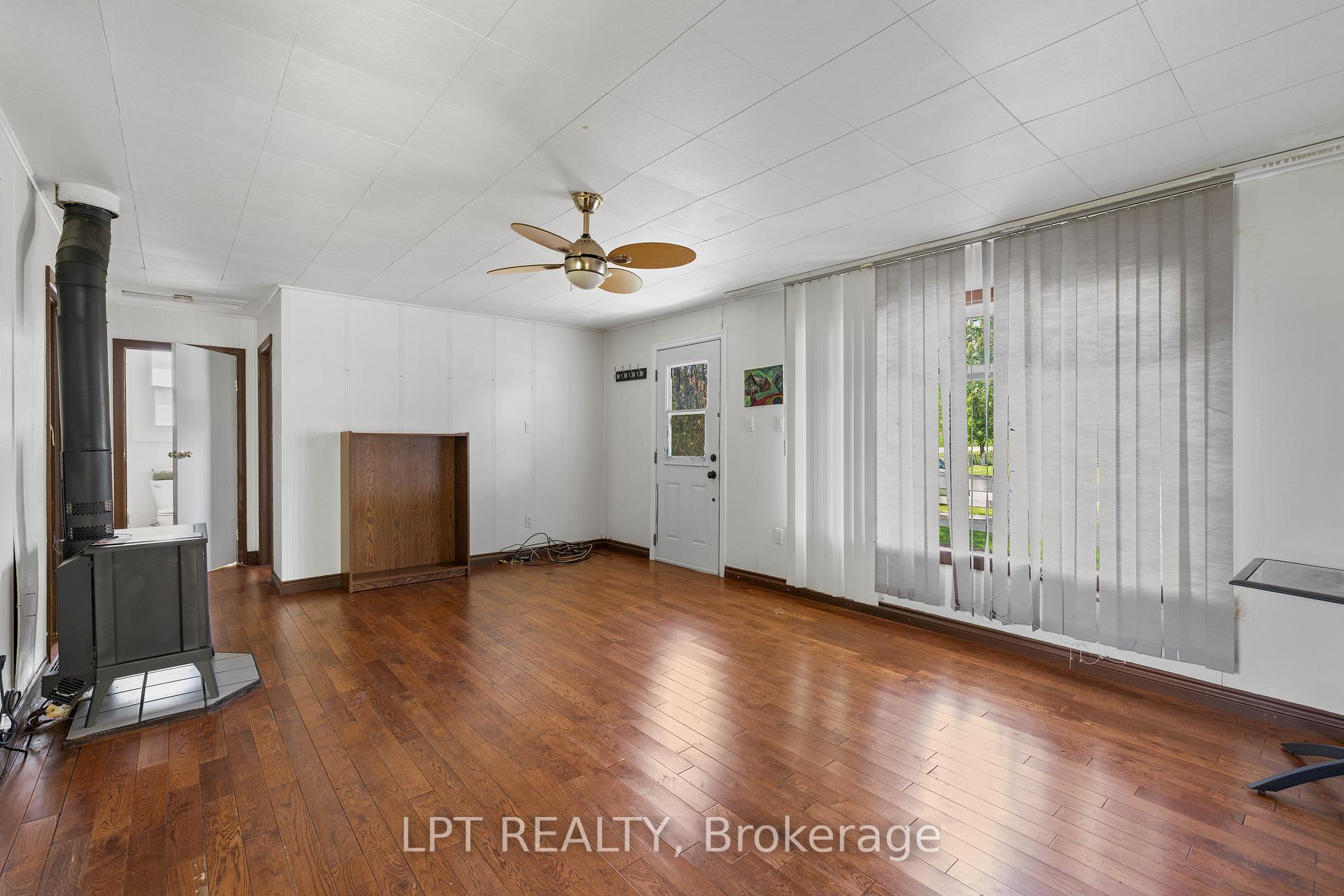 Photo 8 of 815 Paradise Drive, Georgina, Historic Lakeshore Communities — HOMEH