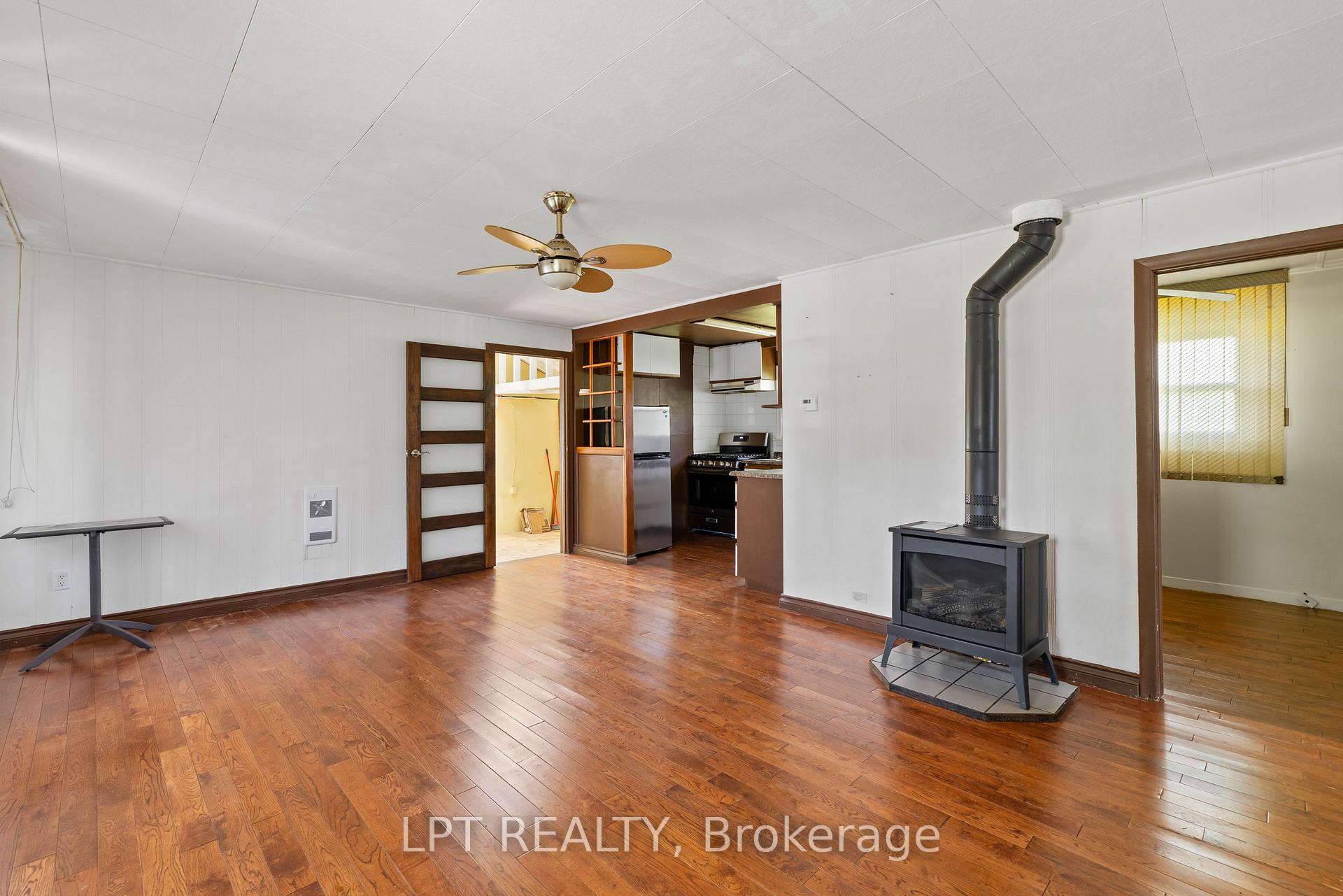 Photo 9 of 815 Paradise Drive, Georgina, Historic Lakeshore Communities — HOMEH