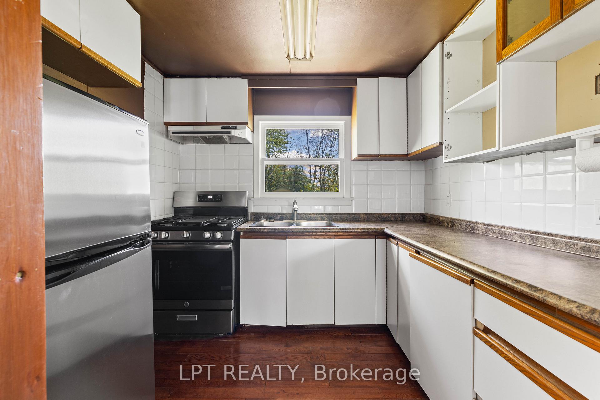 Photo 10 of 815 Paradise Drive, Georgina, Historic Lakeshore Communities — HOMEH