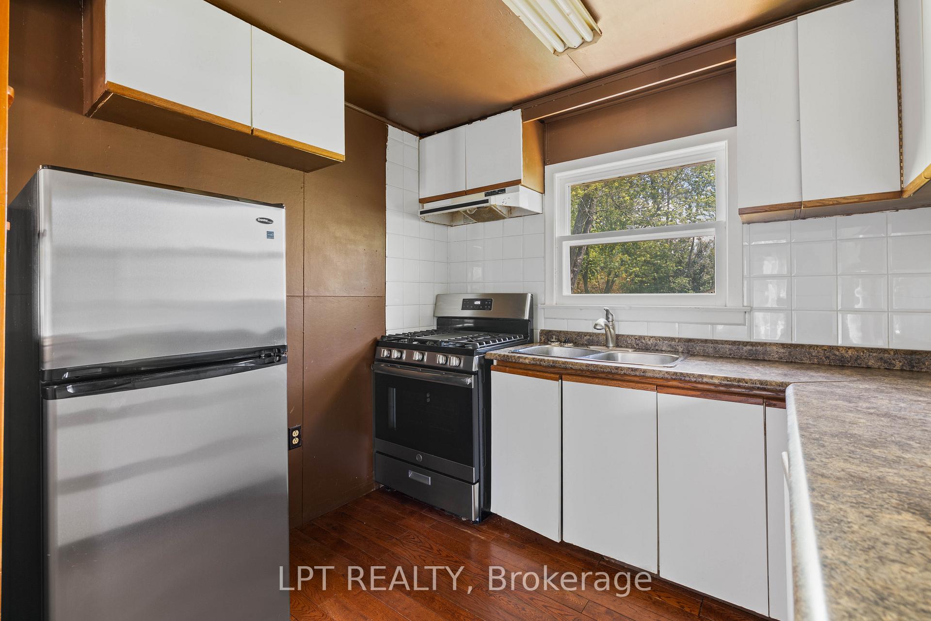 Photo 11 of 815 Paradise Drive, Georgina, Historic Lakeshore Communities — HOMEH