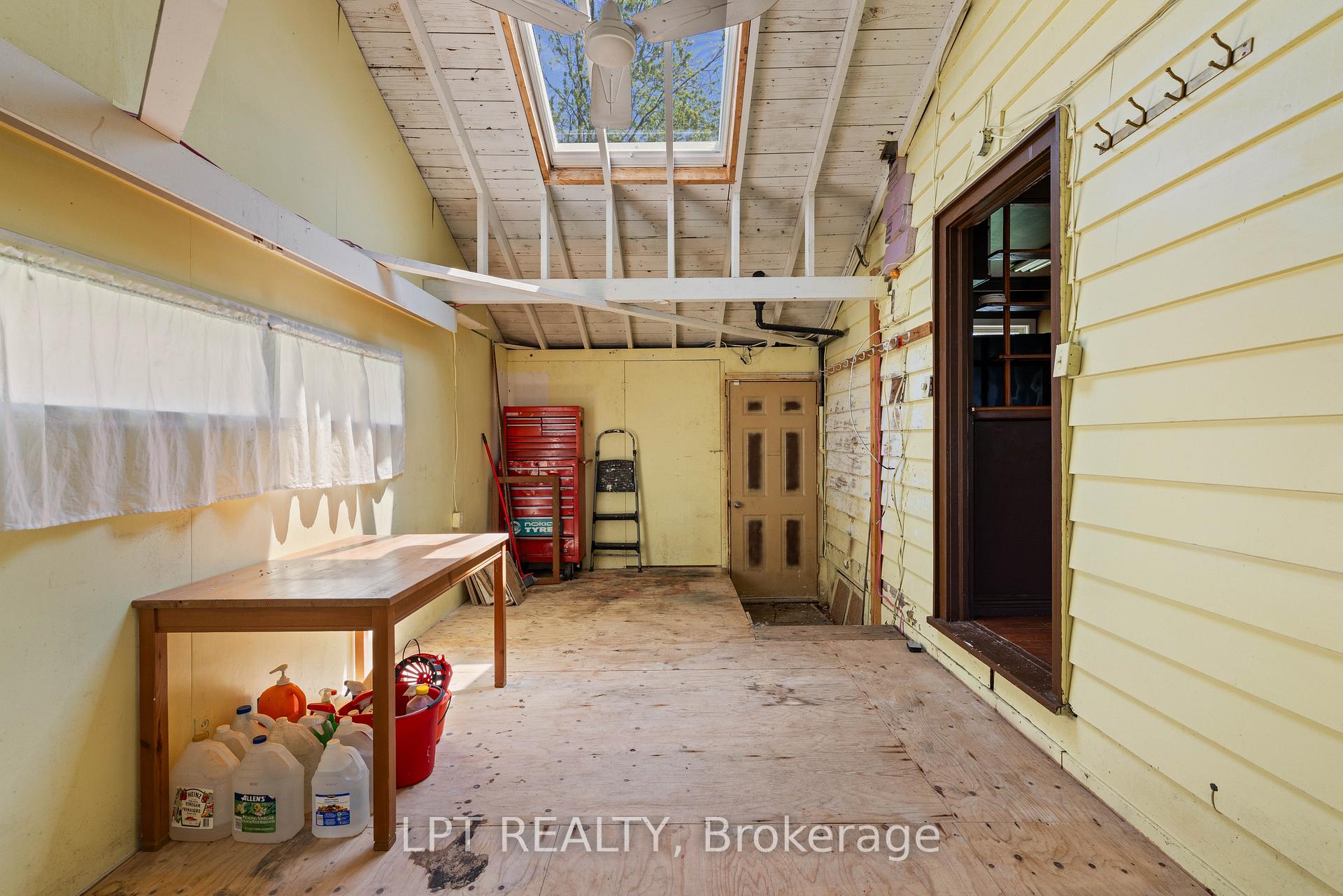 Photo 12 of 815 Paradise Drive, Georgina, Historic Lakeshore Communities — HOMEH