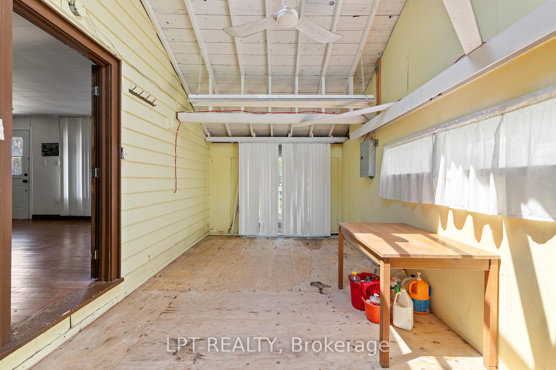 Photo 13 of 815 Paradise Drive, Georgina, Historic Lakeshore Communities — HOMEH
